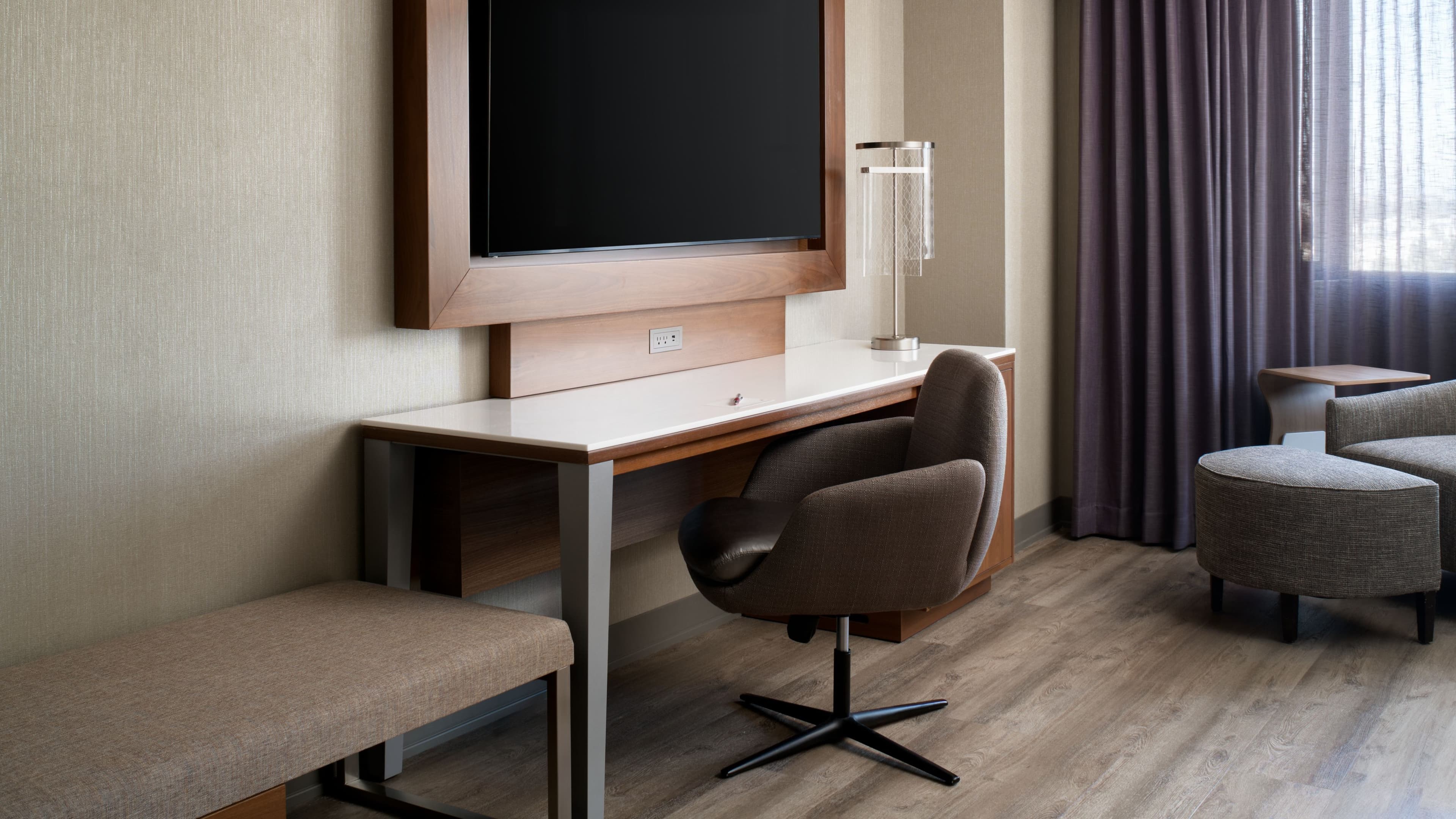 King With Sofa Bed - Image 2