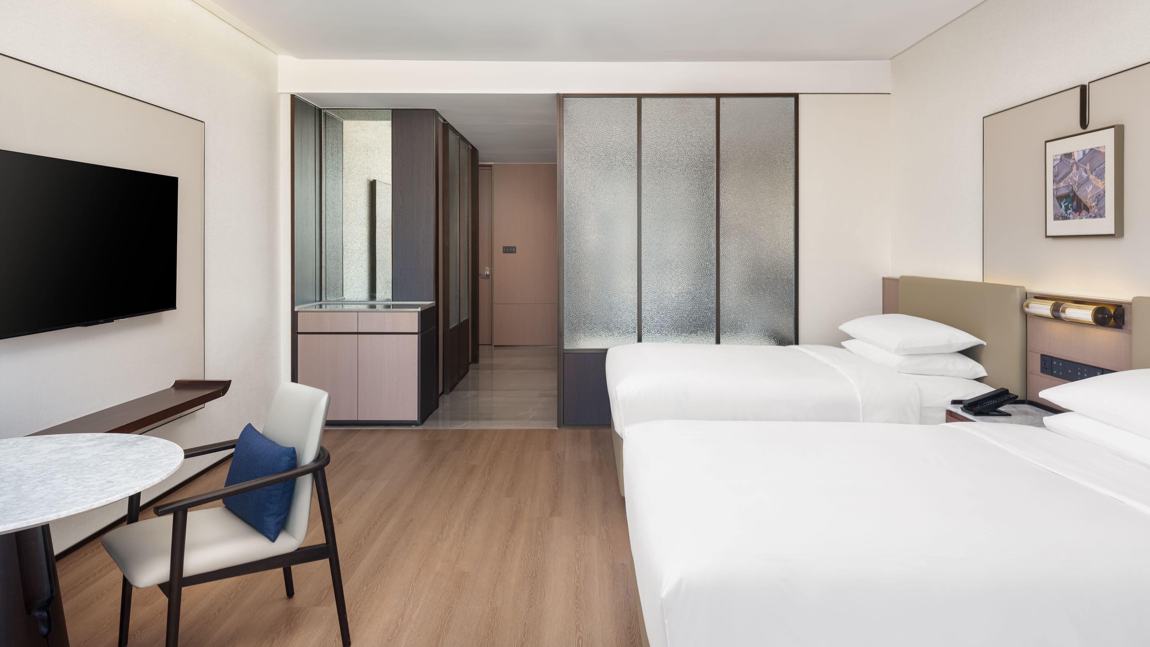 Deluxe City View Room - Image 3