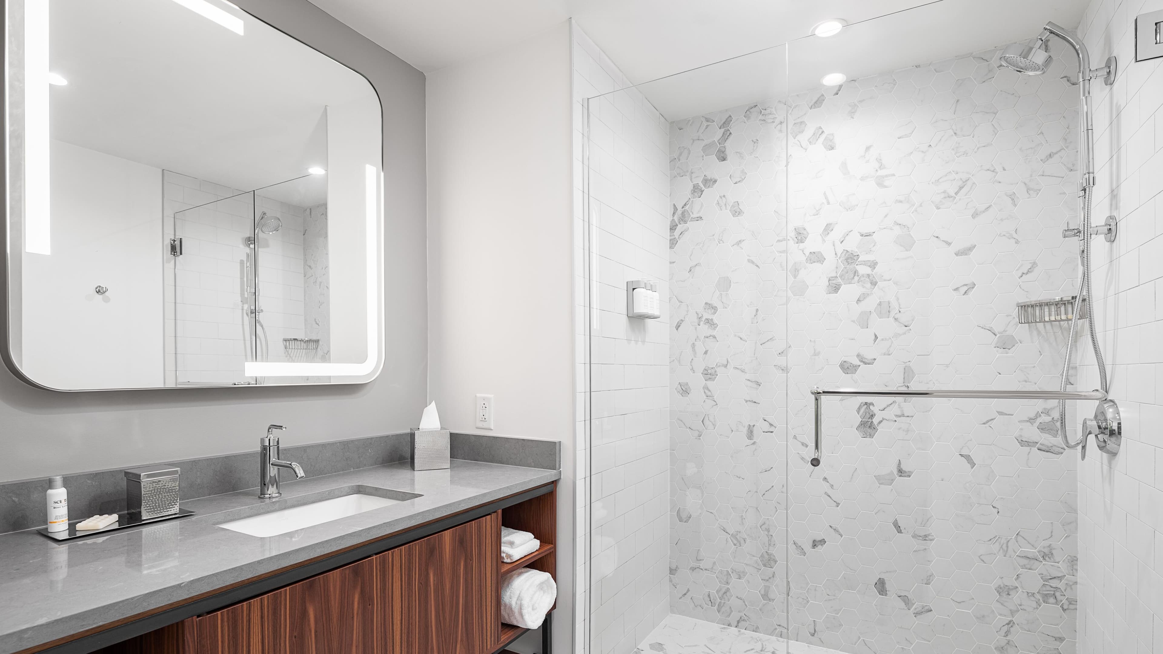 Guestroom One King Bed - Image 10