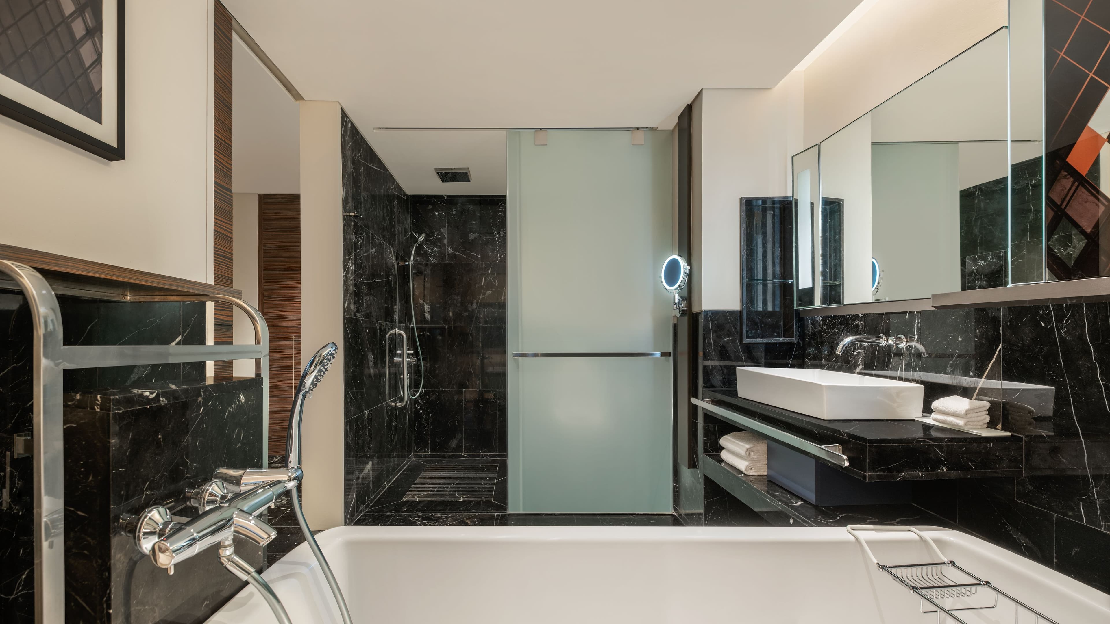 Deluxe Guest room - Image 6