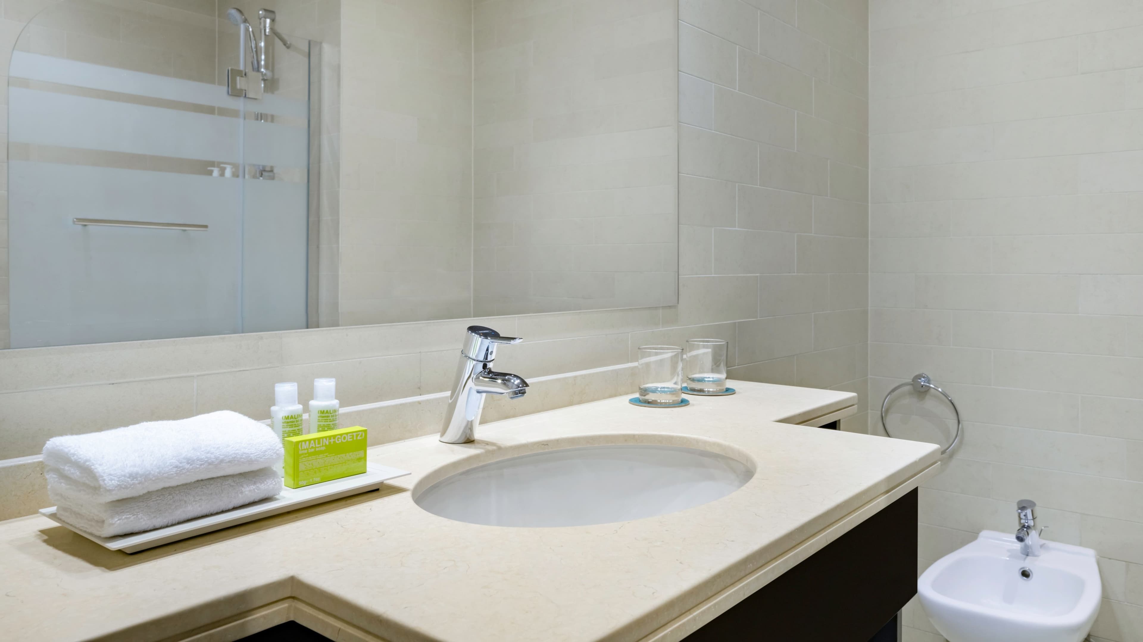 Deluxe Guest room - Image 6