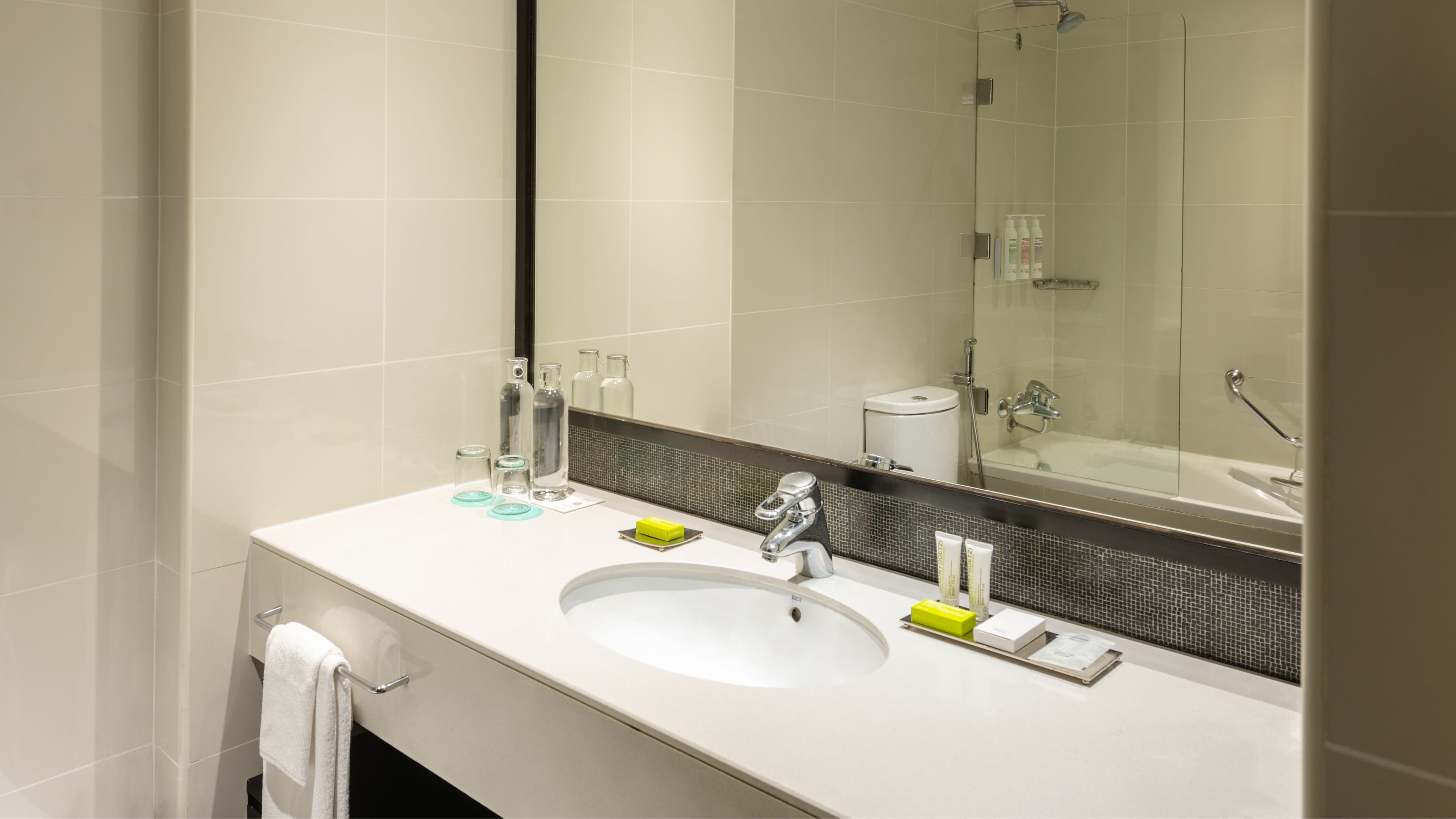 Deluxe Sea View - Image 7