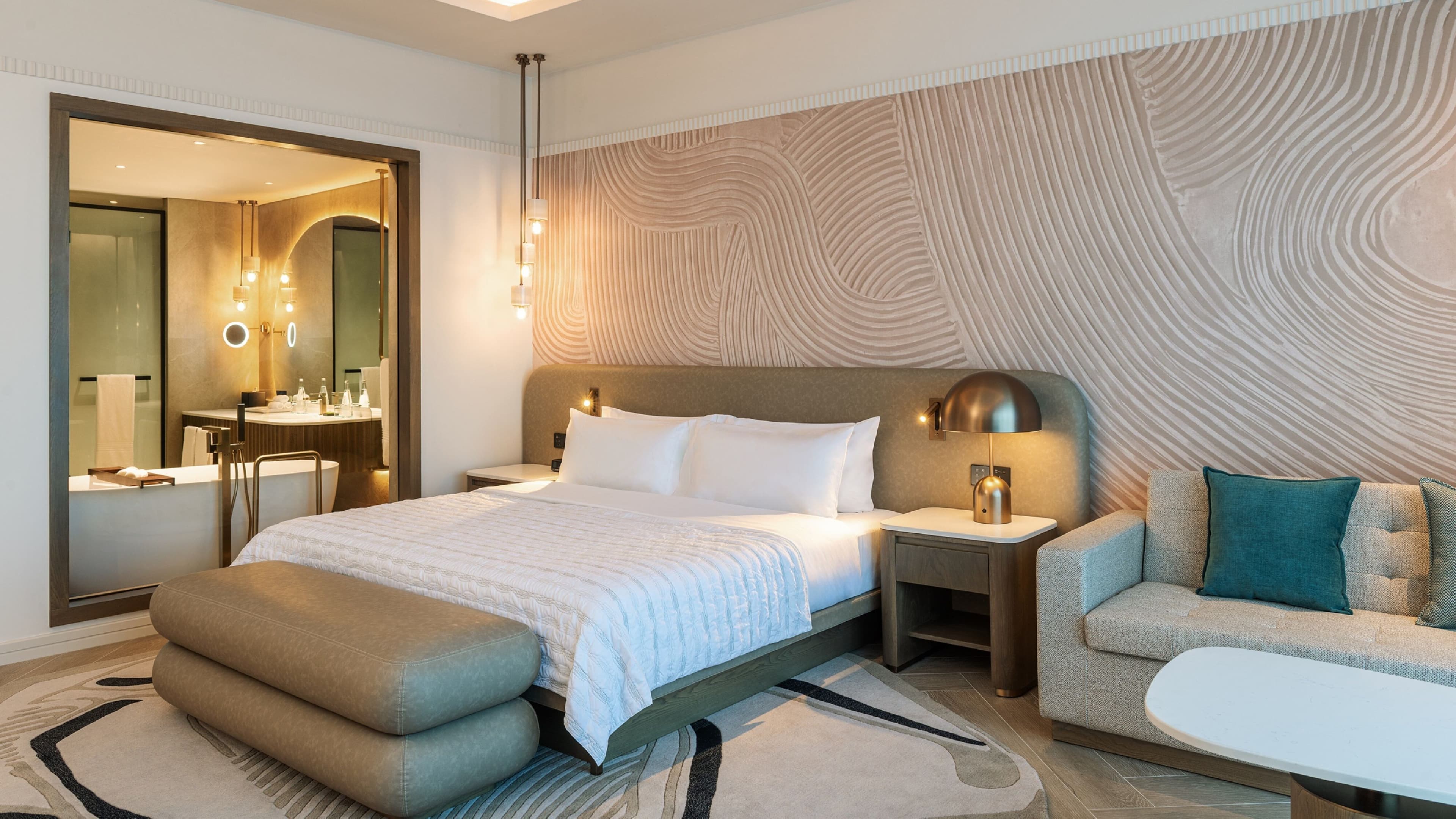 Renovated Deluxe King - Image 2