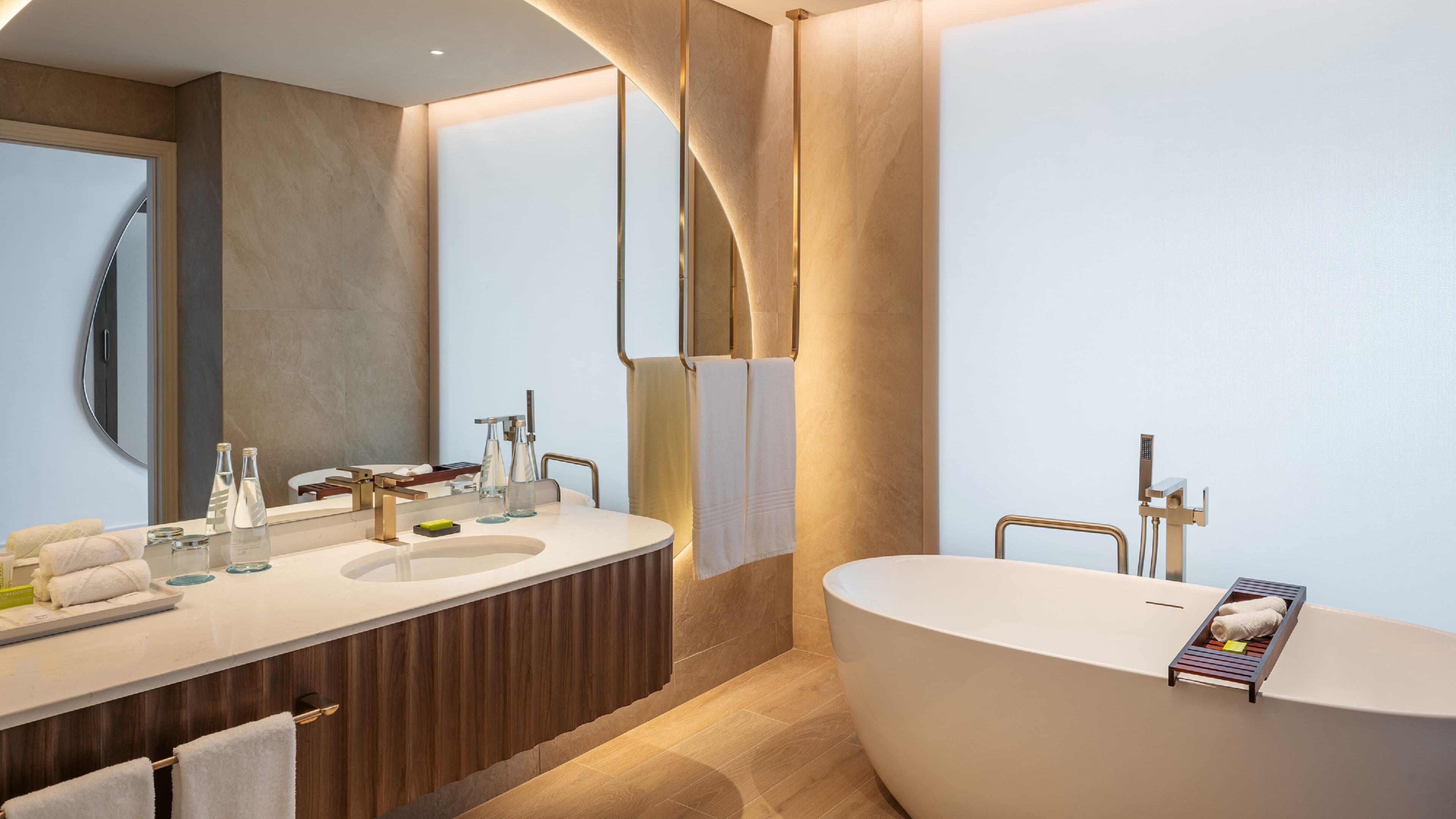 Renovated Deluxe King - Image 5