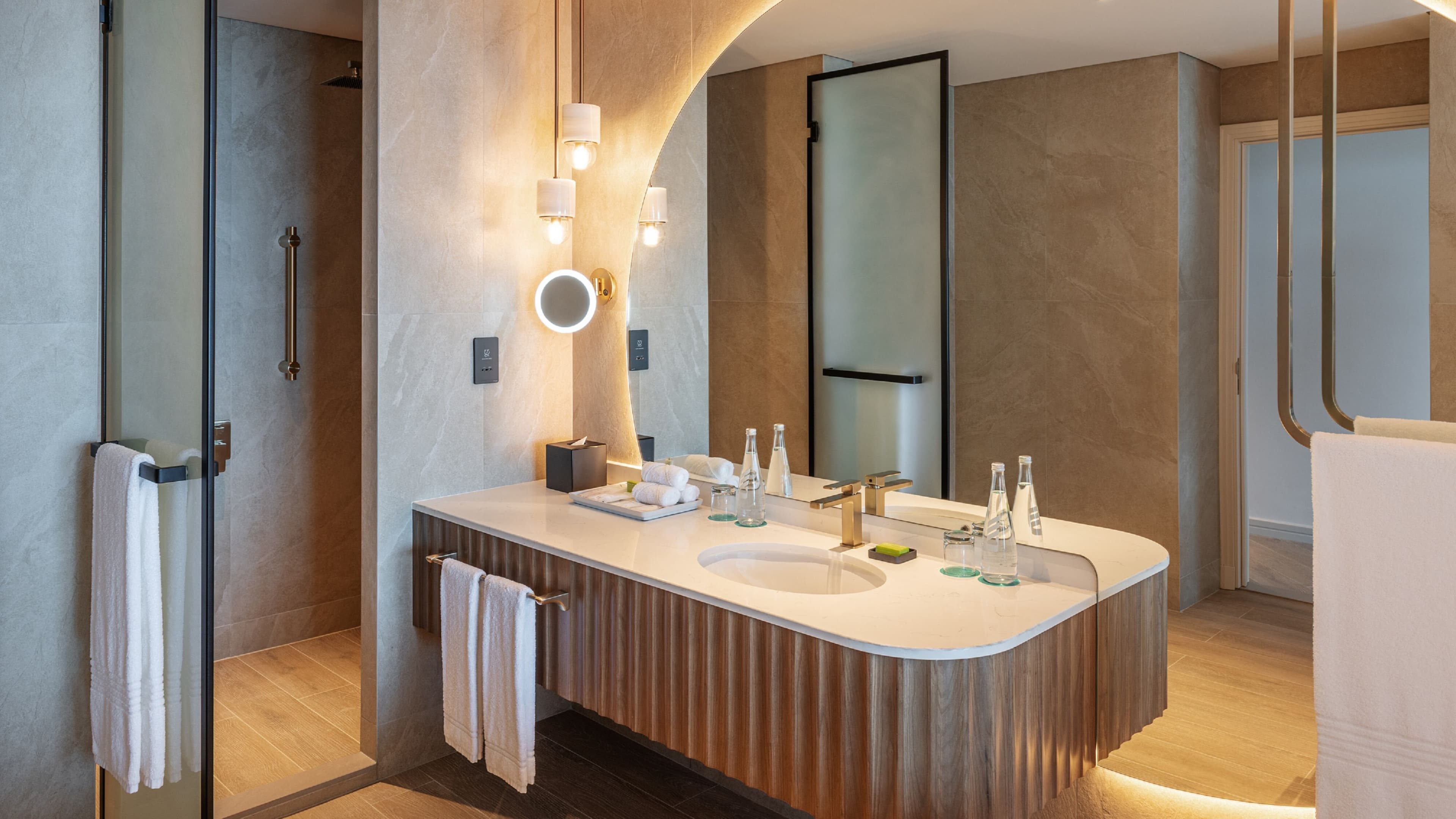 Renovated Deluxe King - Image 6