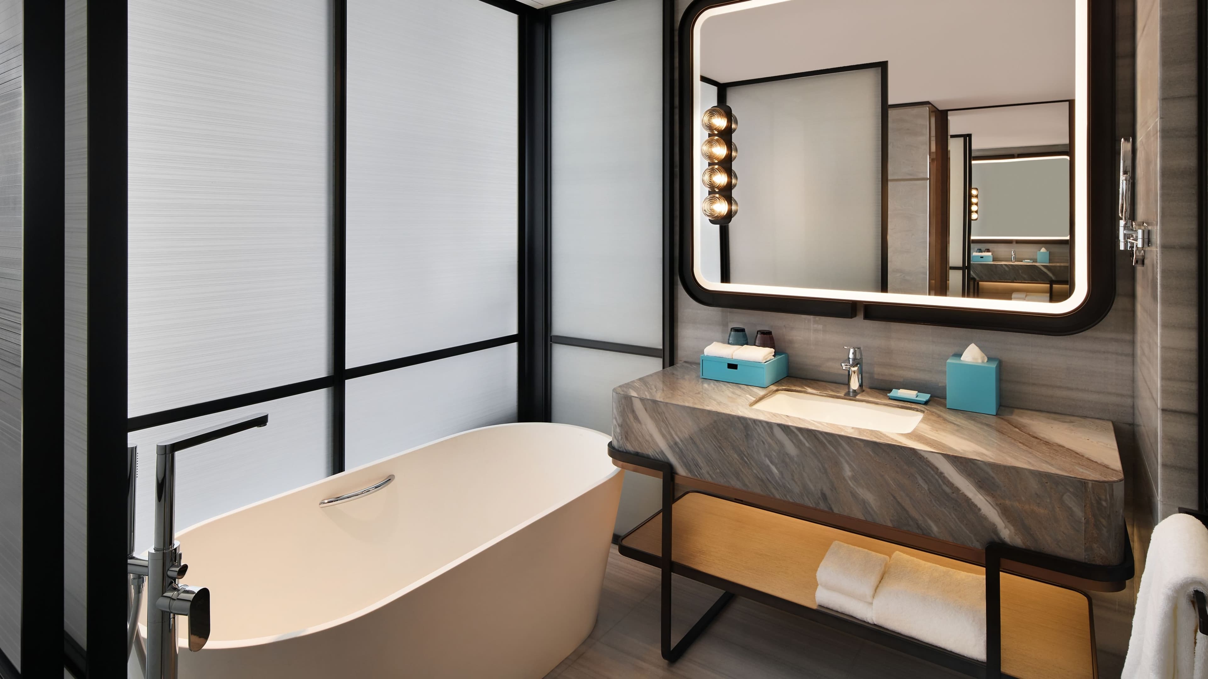 Deluxe City View Room - Image 4