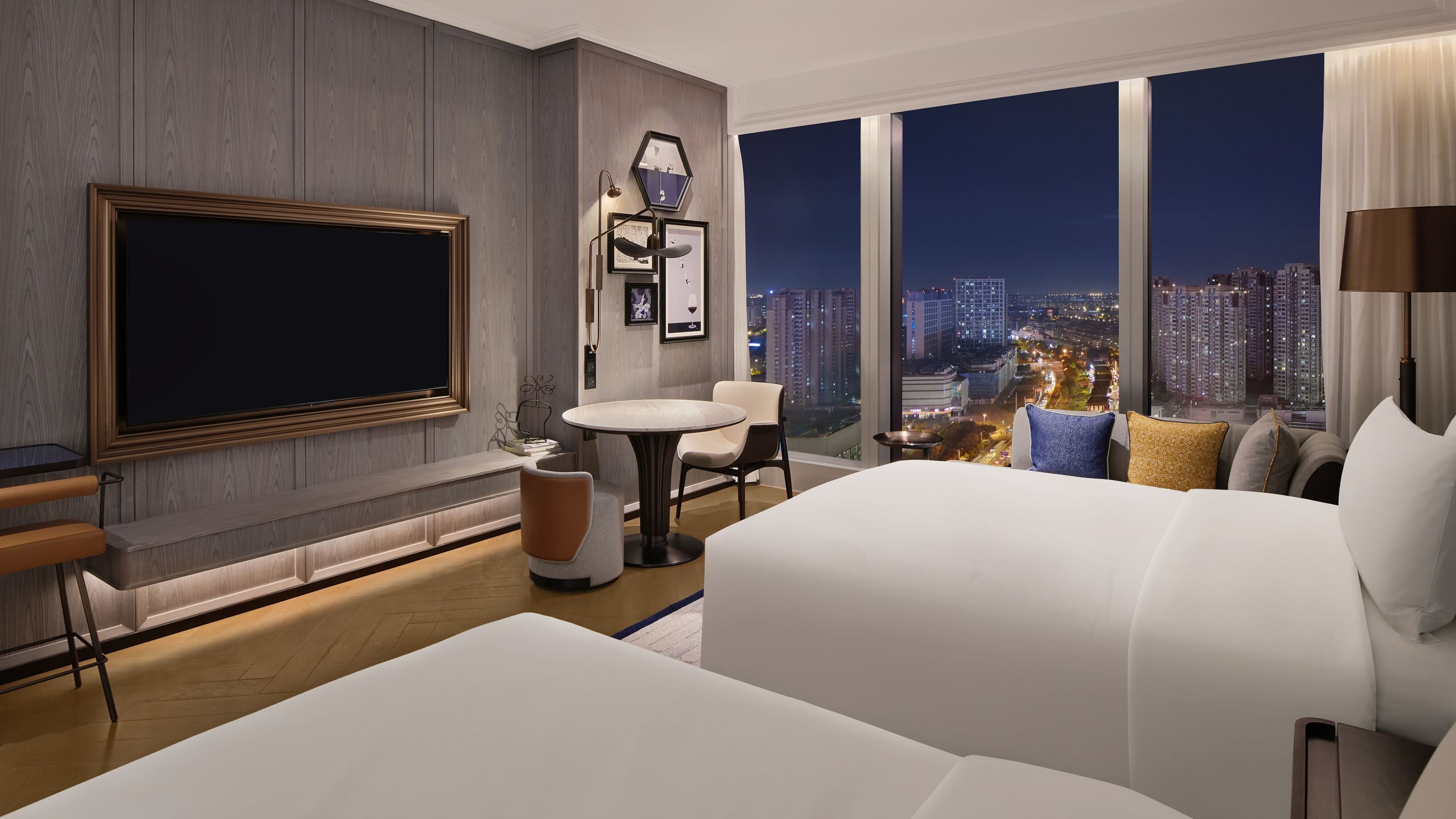 Deluxe City View Room - Image 3