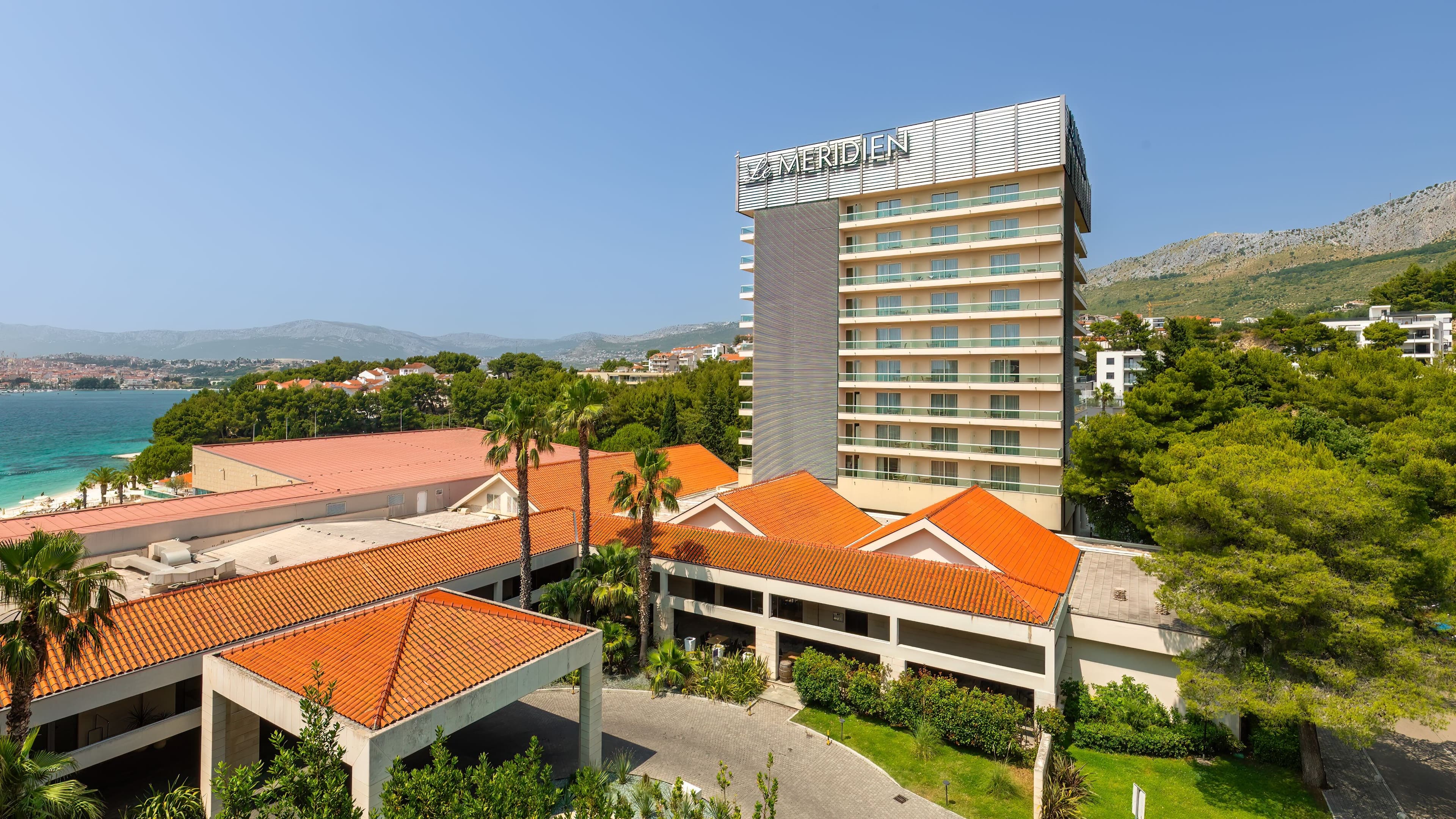 Elegant Park View Room - Image 4