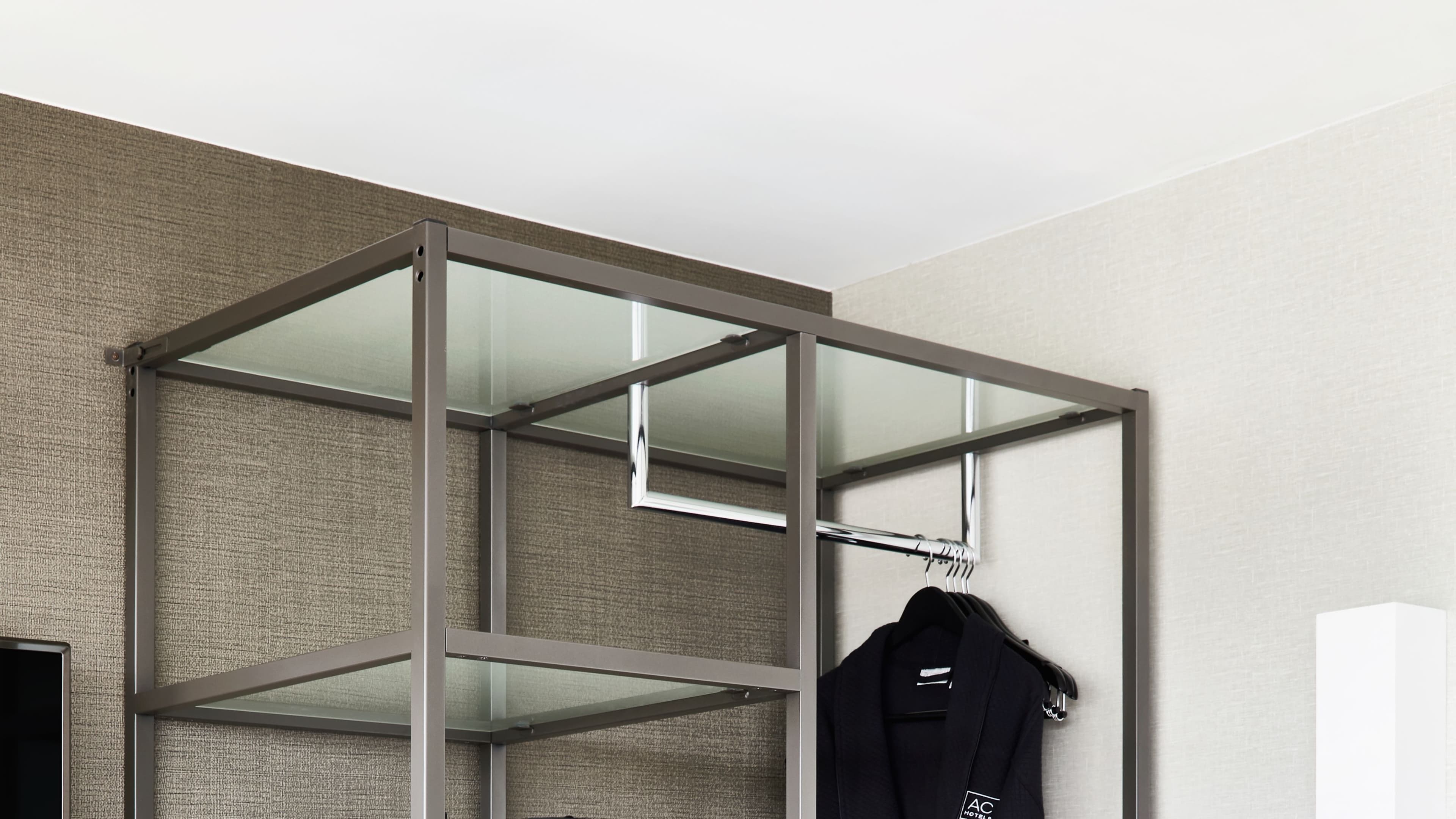 Queen/Queen Guest Room - Image 6