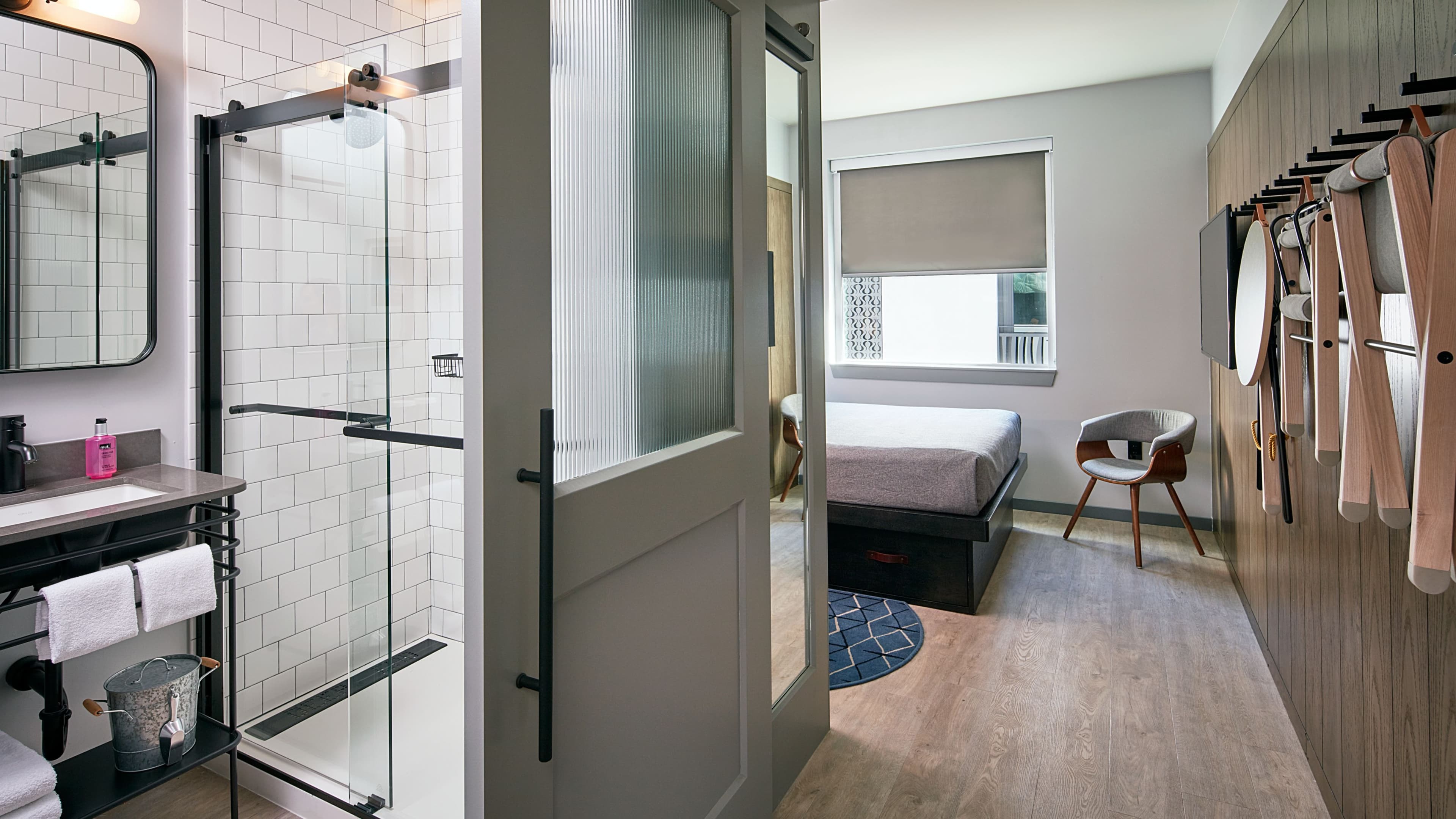 Guest Room - Image 7