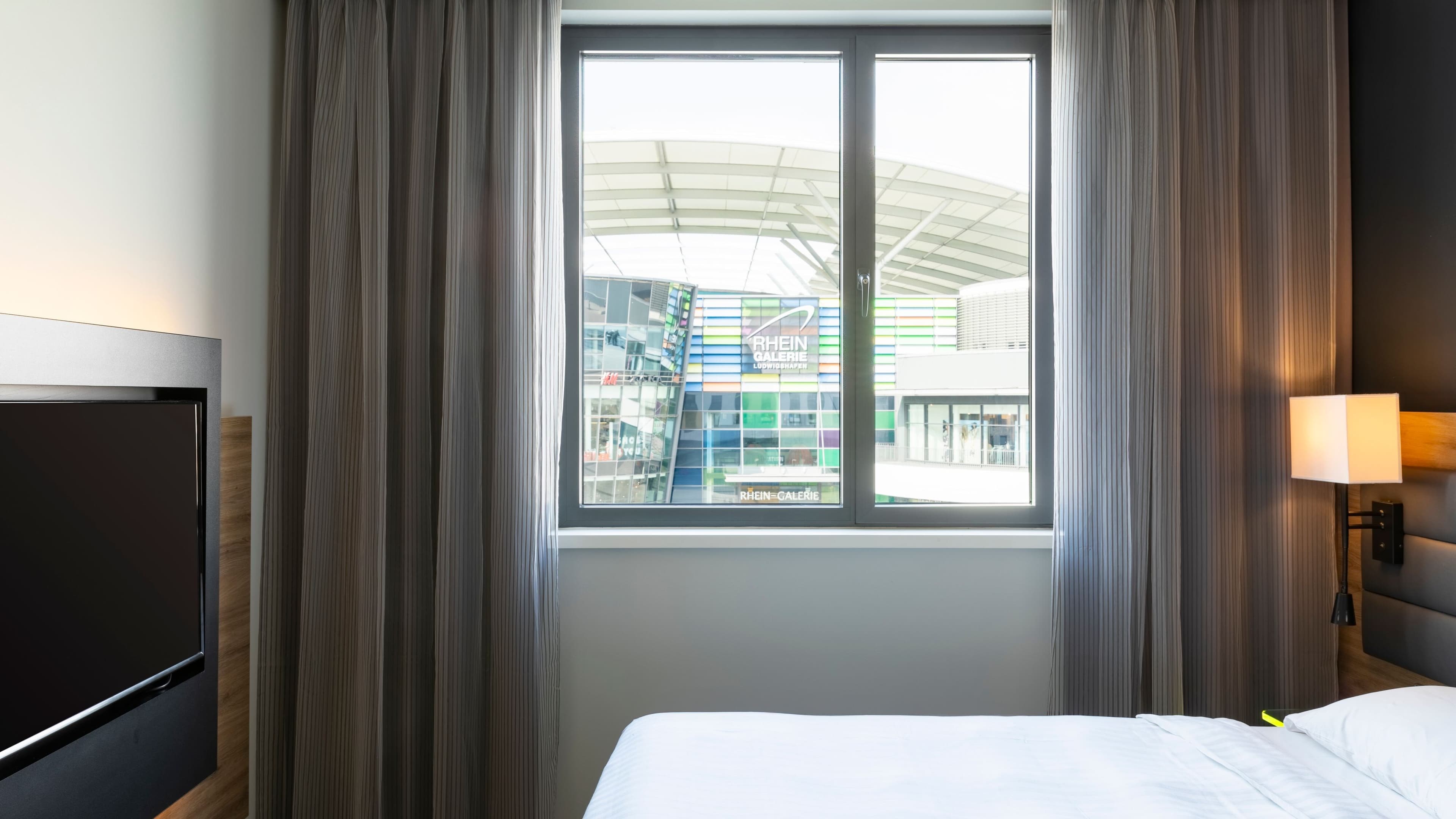 Moxy Queen Sleeper - Image 4