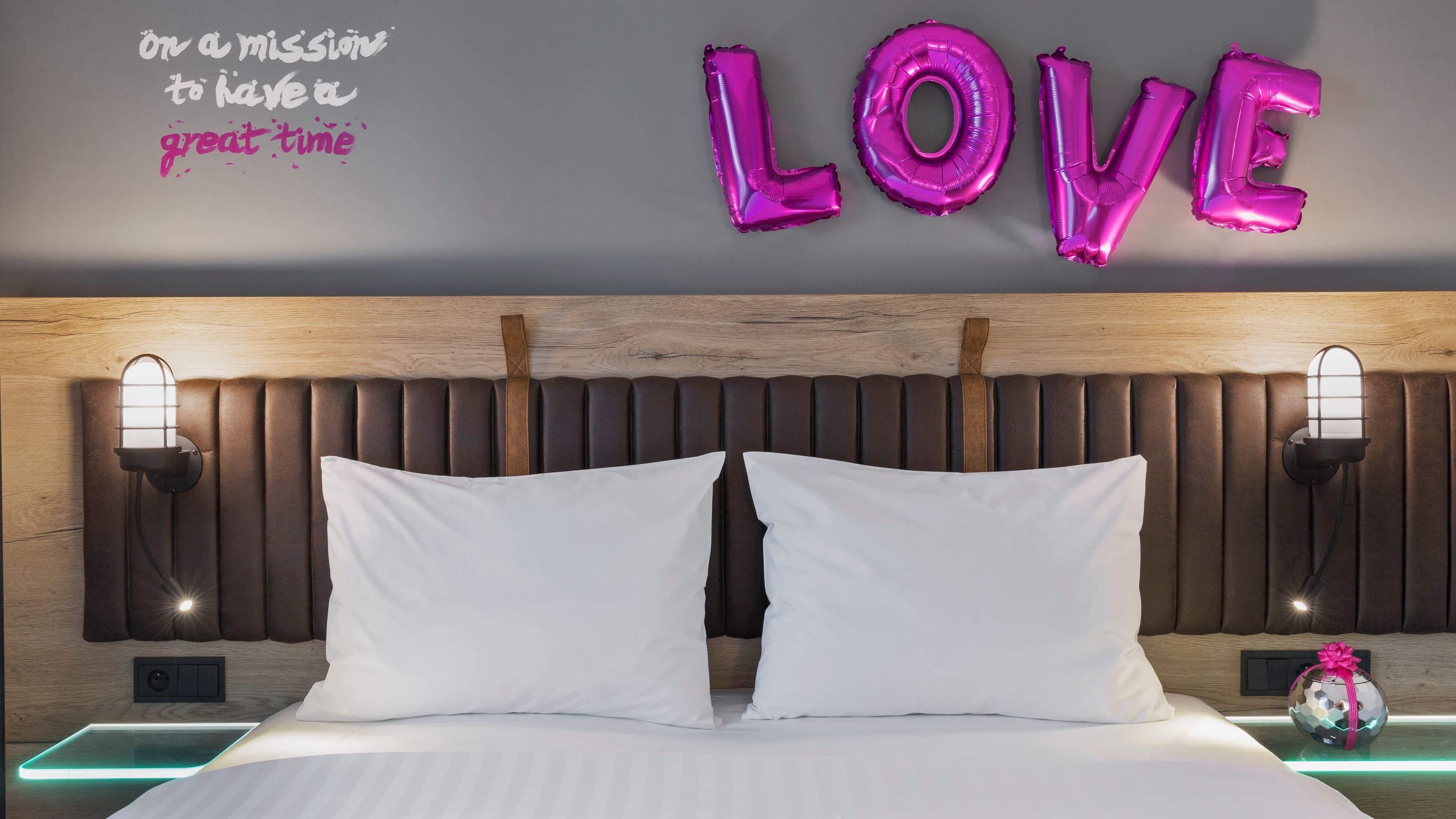 Moxy Sleeper Room - Image 2