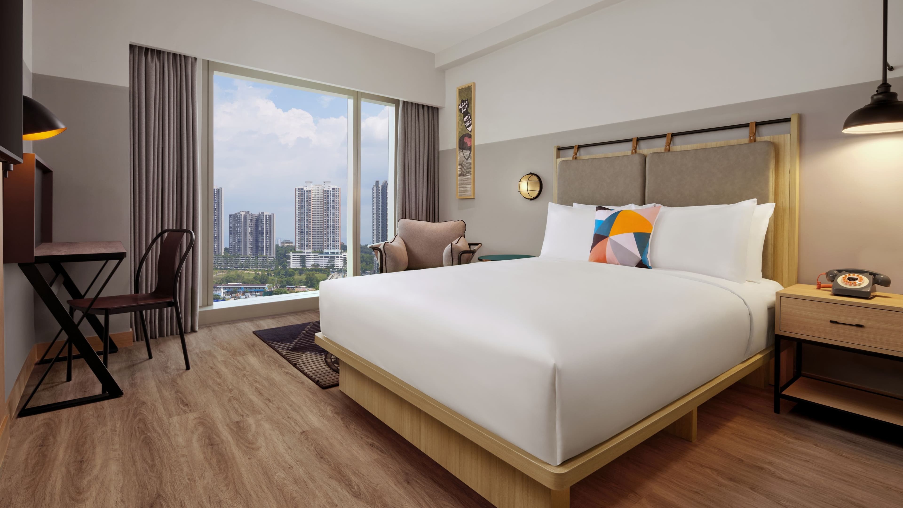 Moxy Queen - Image 1