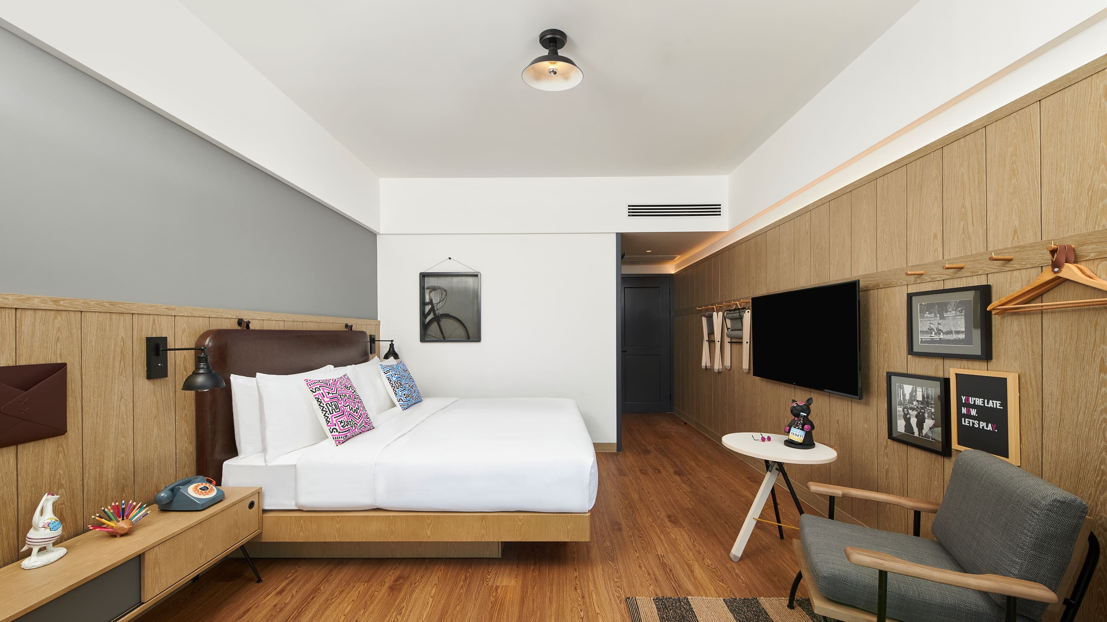 Standard Queen - Image 1