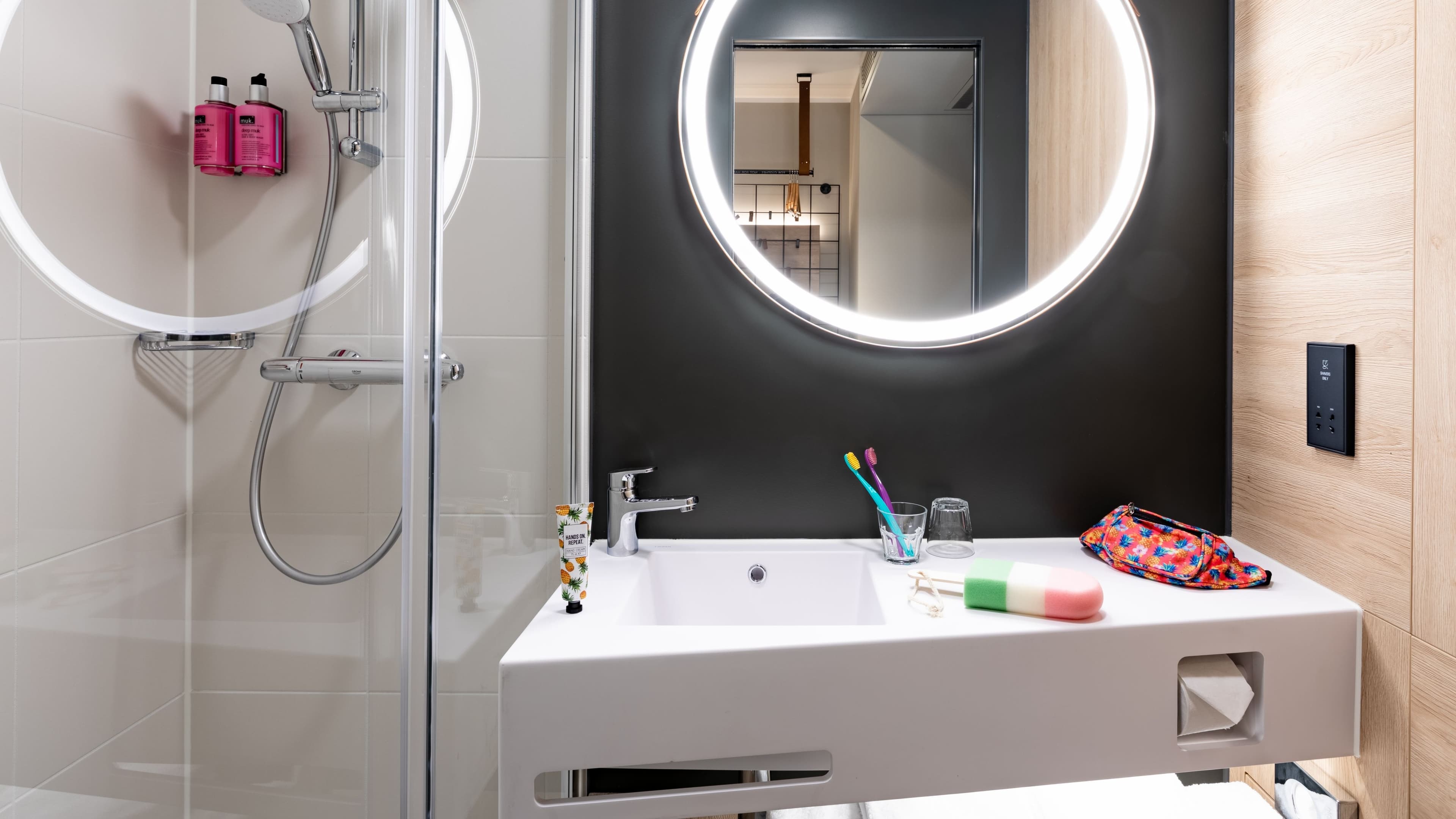 Moxy Queen Sleeper - Image 13