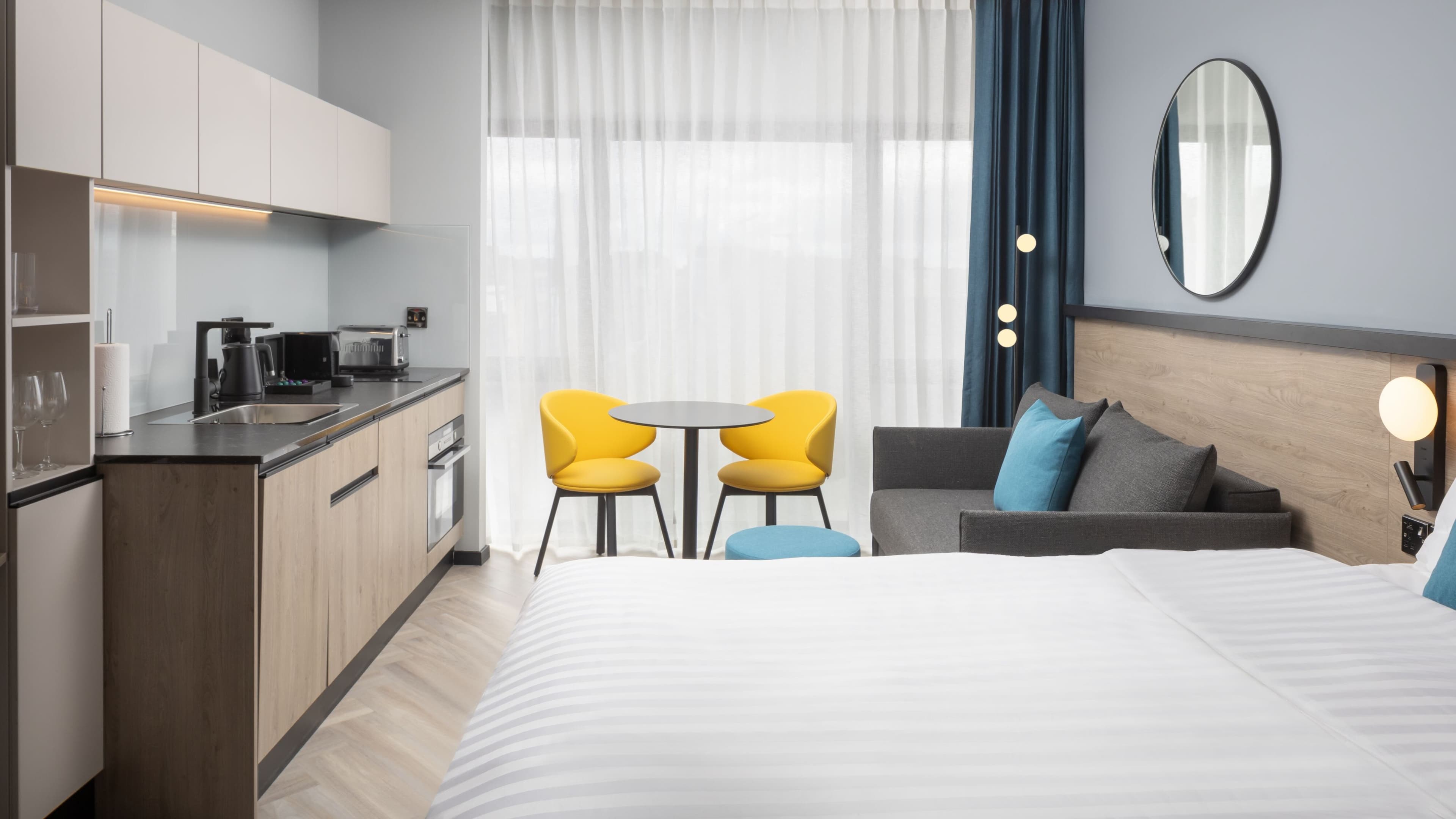 Studio Queen - Image 1