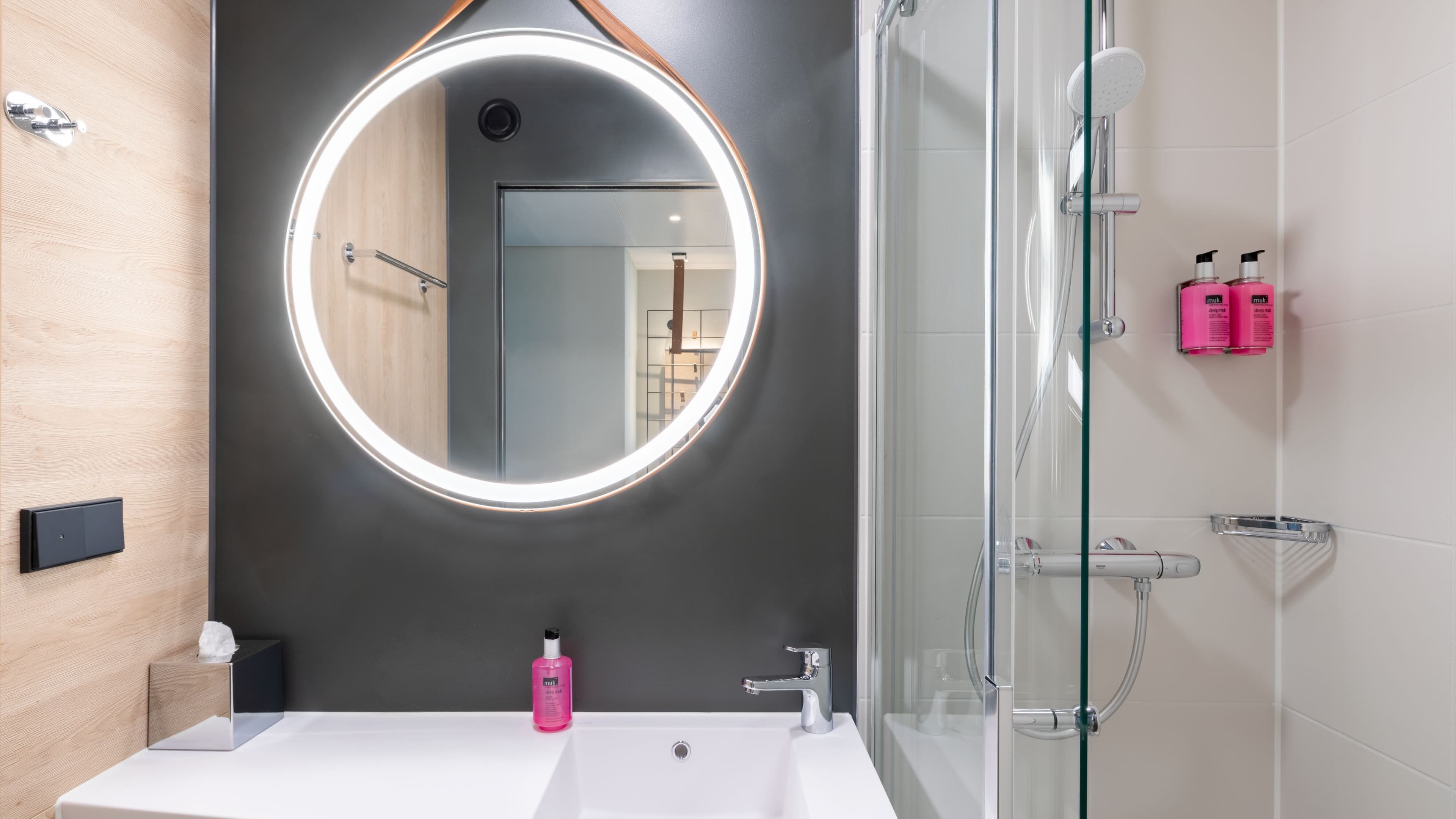 Moxy Queen Sleeper - Image 11