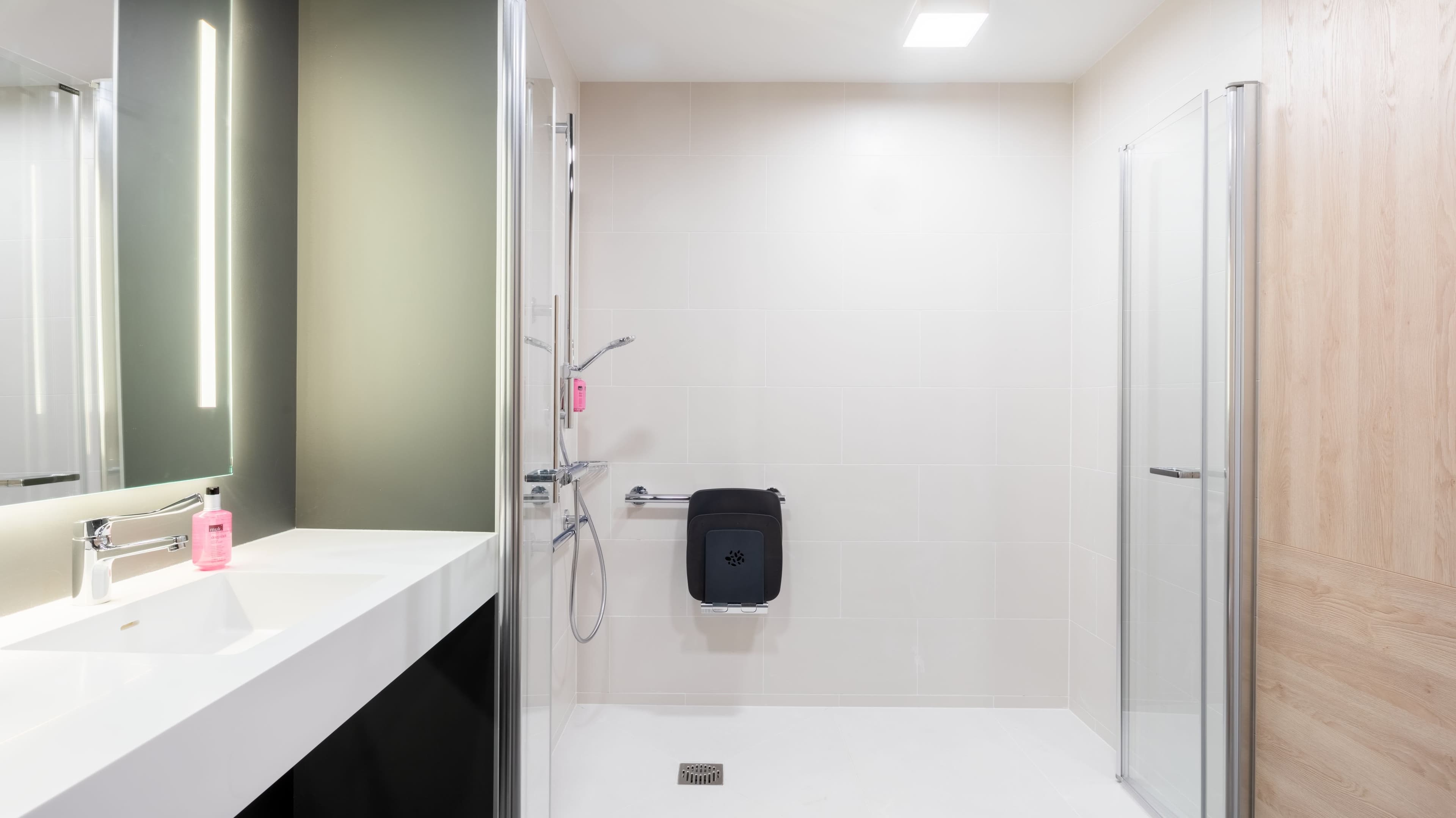 Moxy Queen Sleeper - Image 13