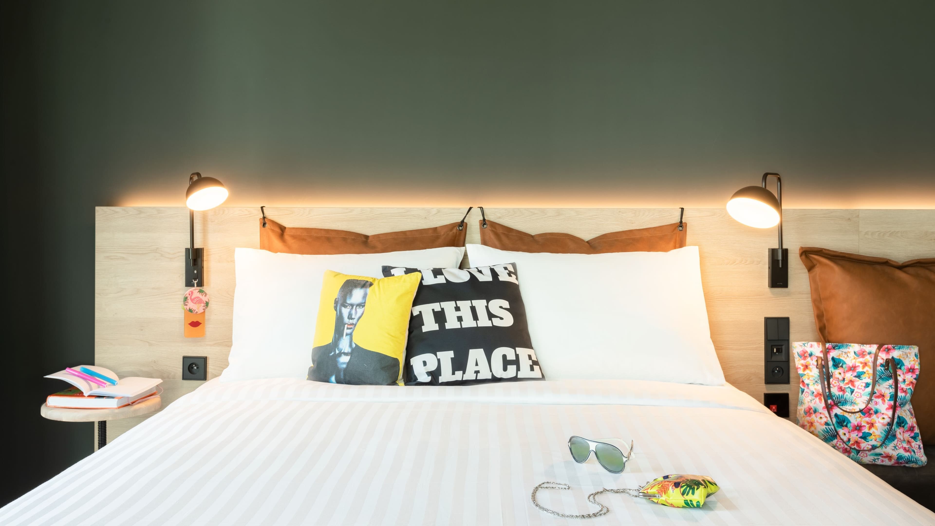 Moxy Queen Sleeper - Image 7