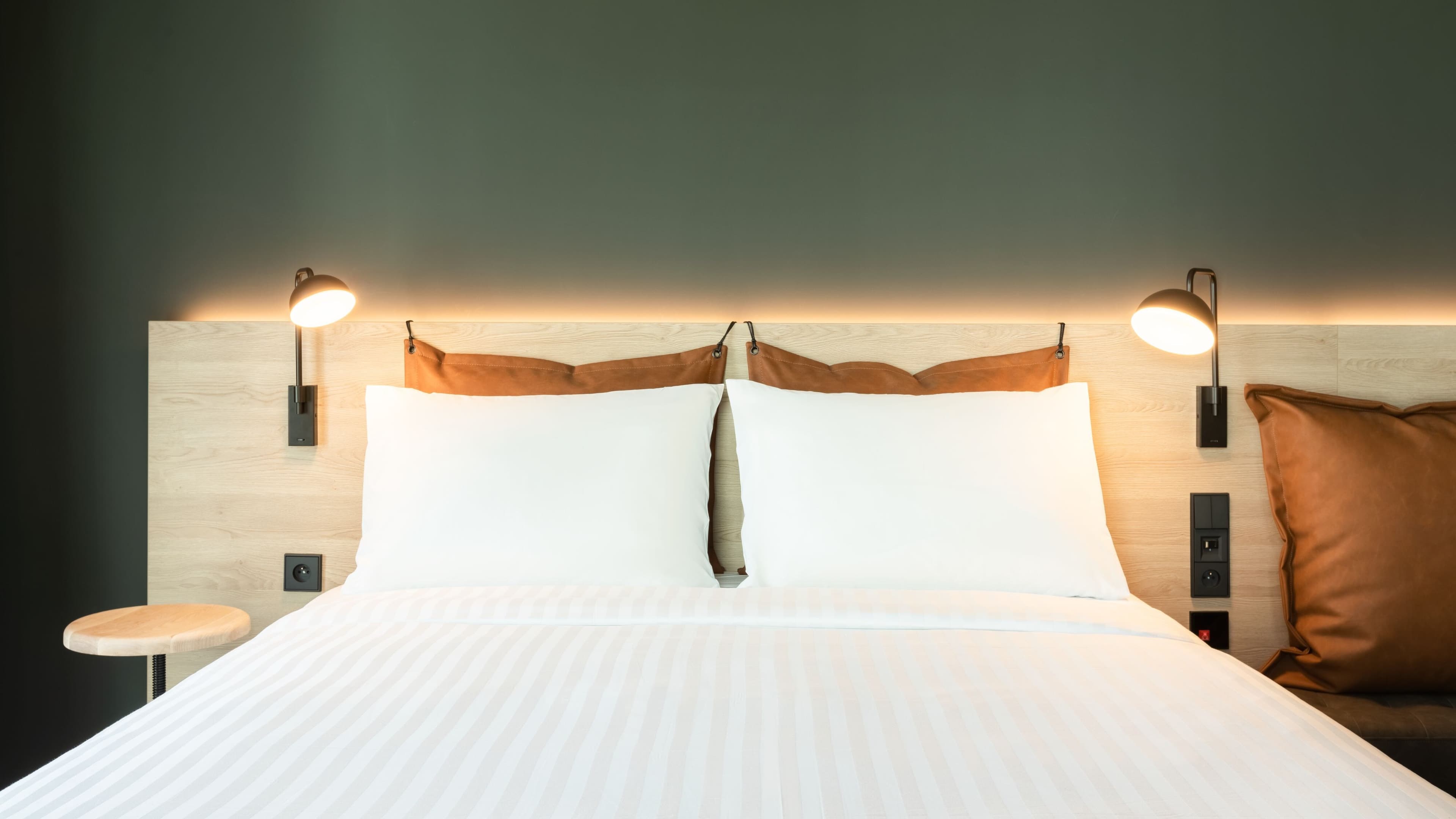 Moxy Queen Sleeper - Image 8