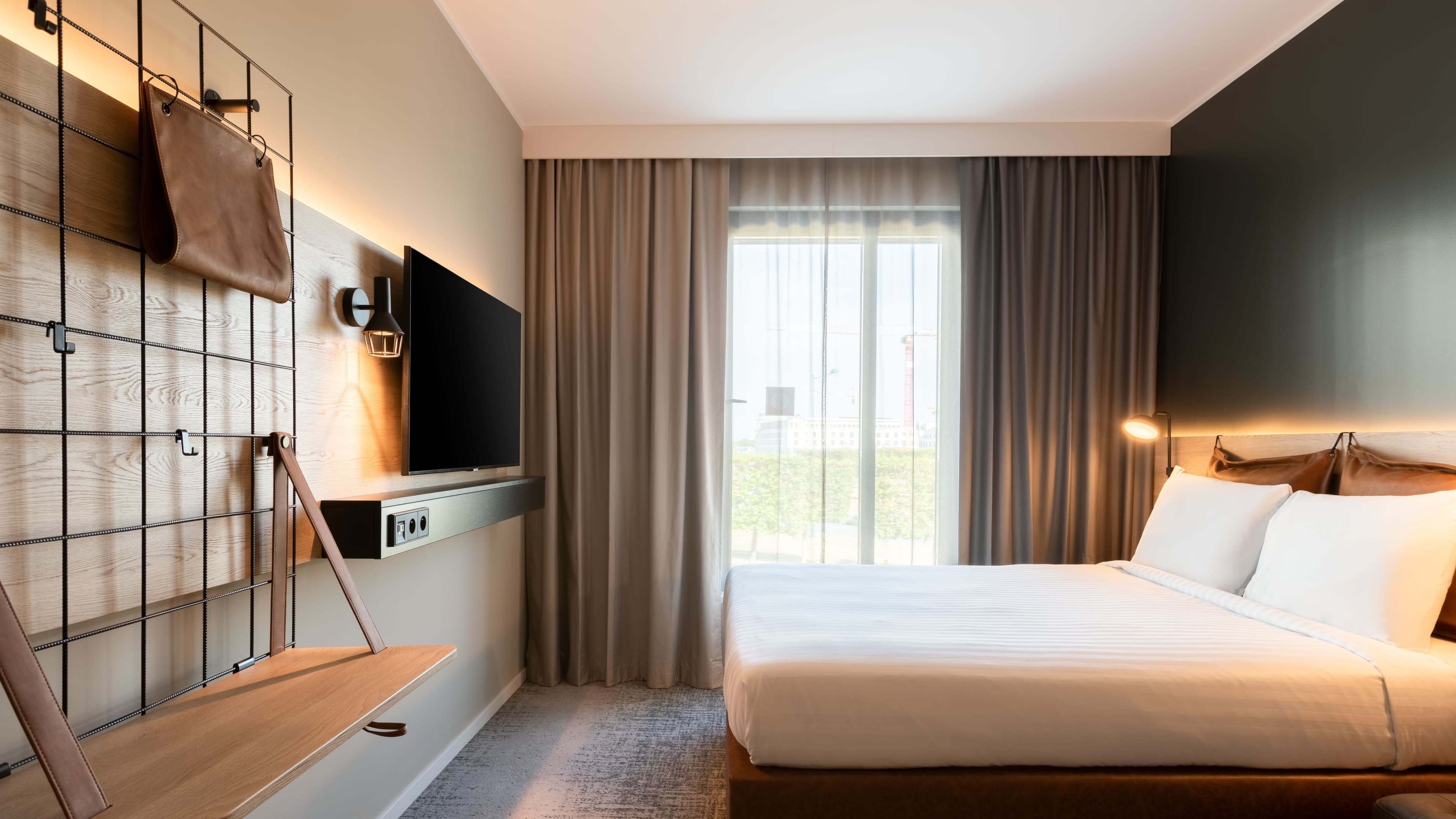 Moxy Queen Sleeper - Image 4