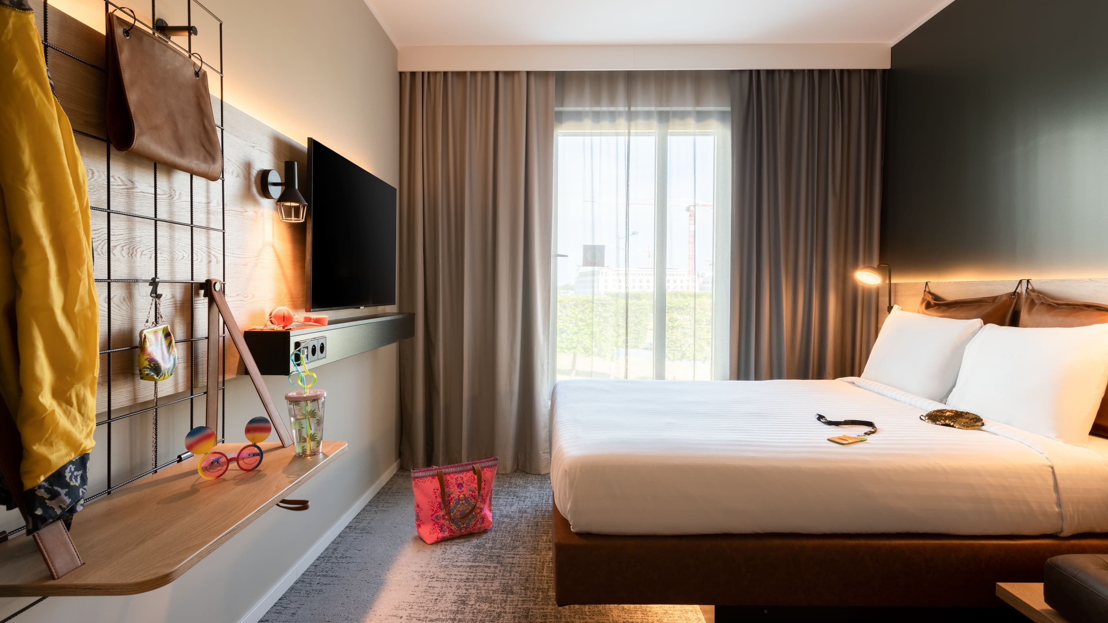 Moxy Queen Sleeper - Image 1