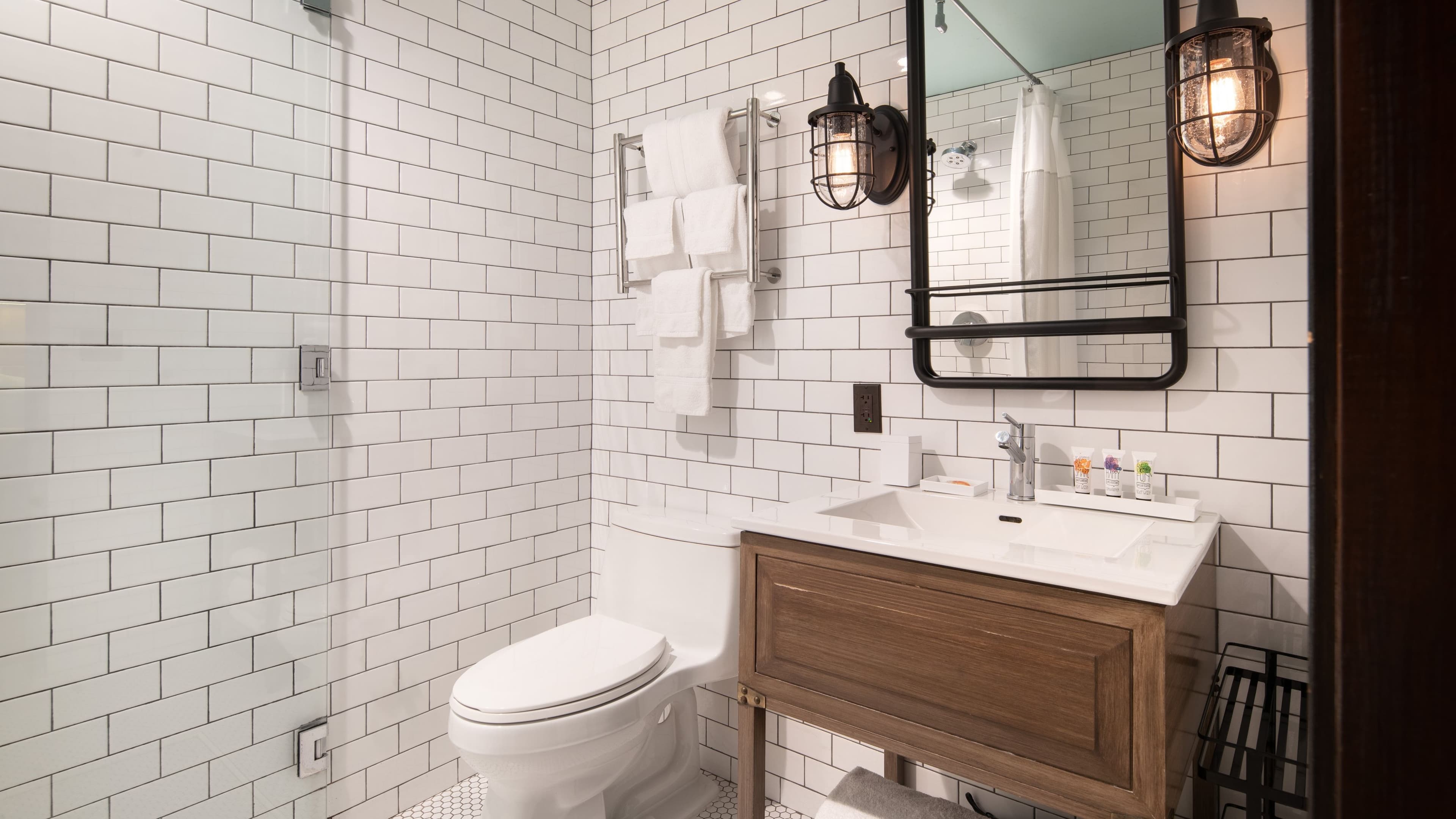 COZY KING - 175 SQF - Image 4