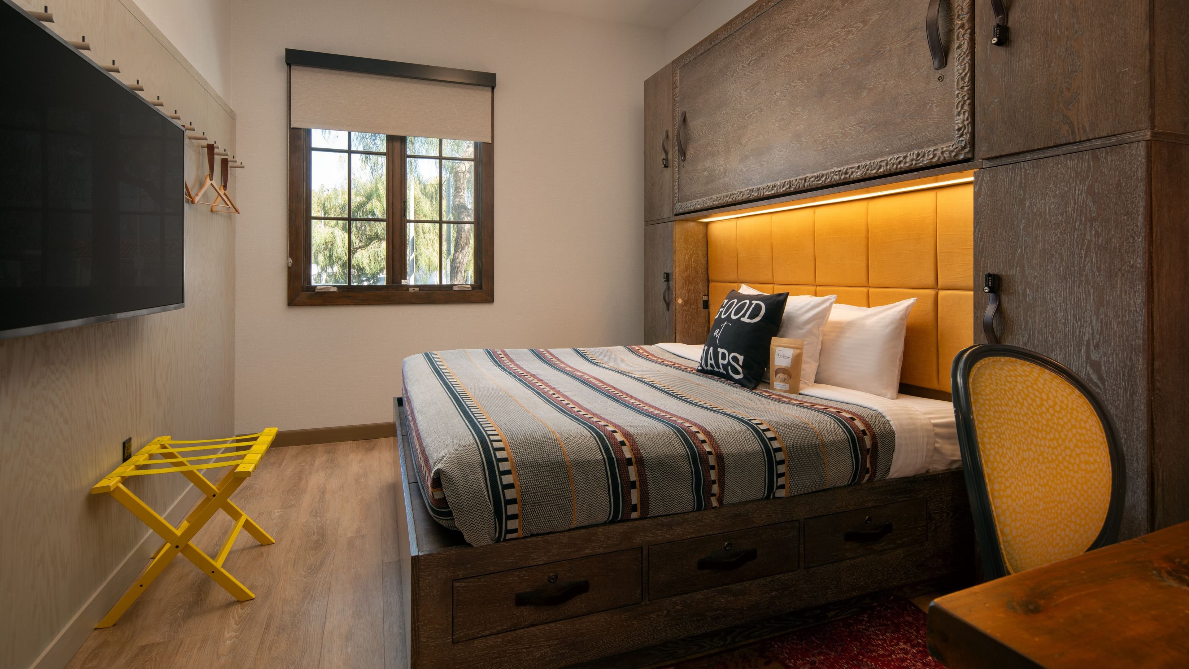 COZY KING - 175 SQF - Image 1