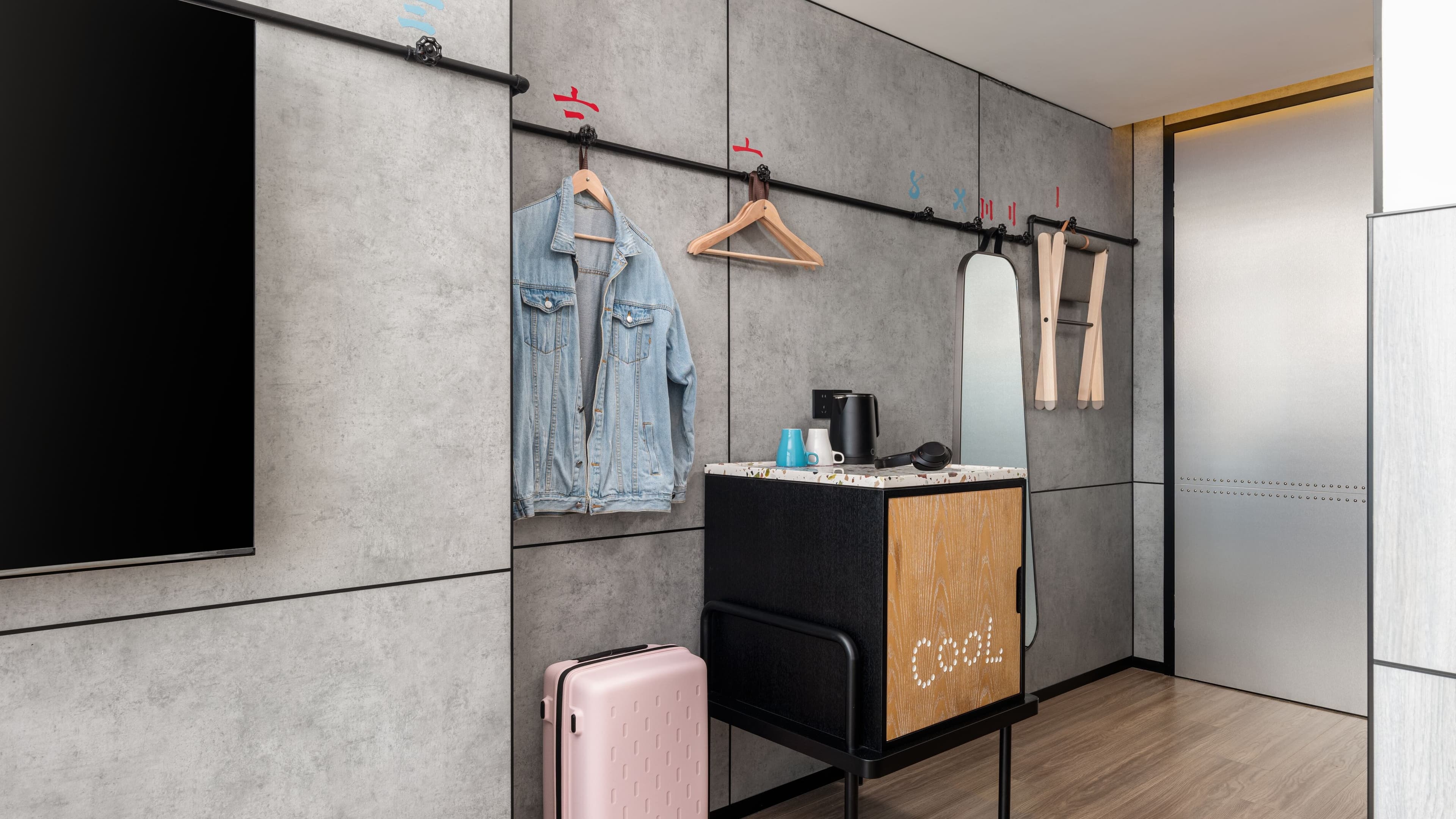 Standard Queen - Image 2