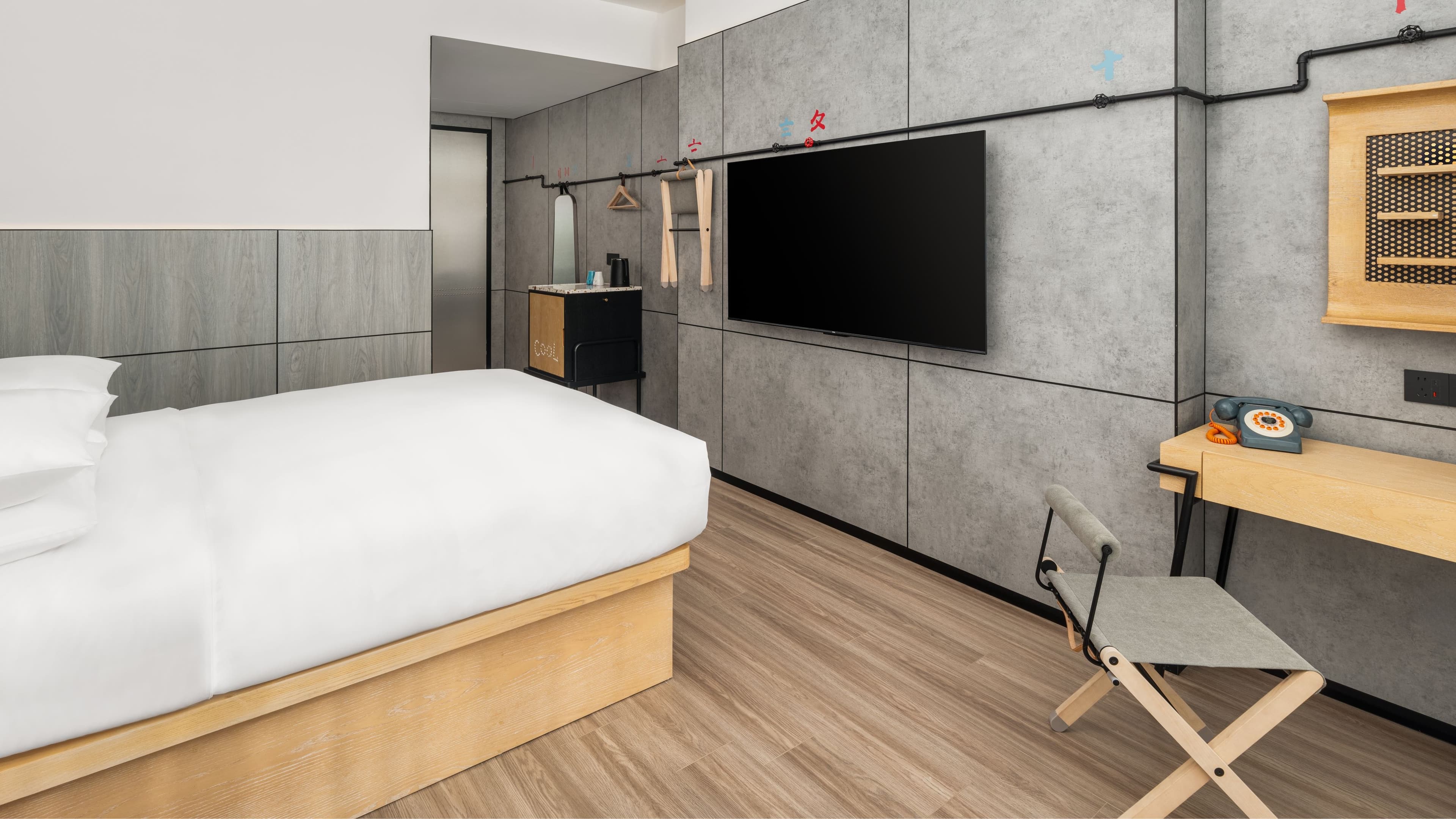 Standard Queen - Image 1