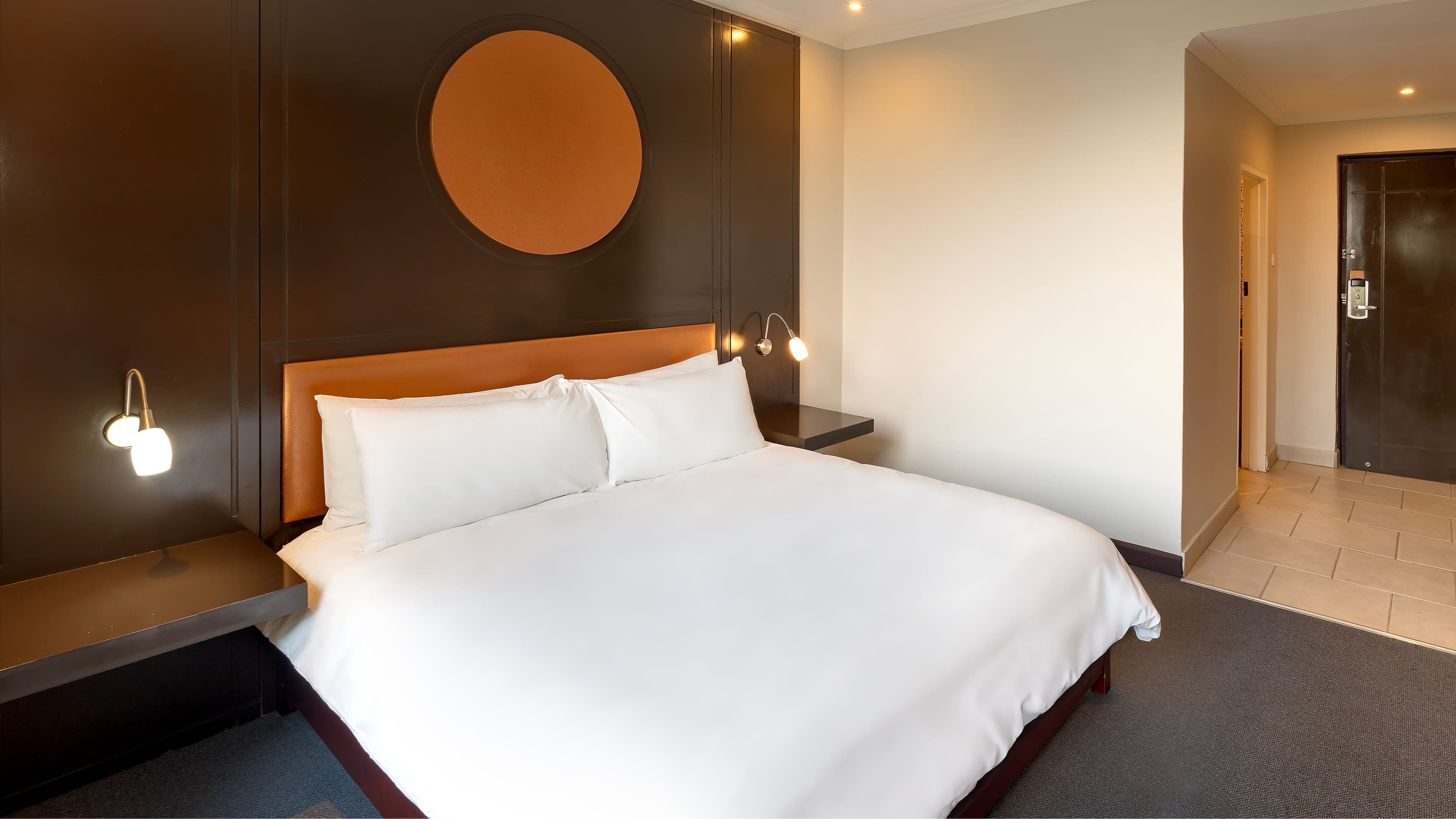 Deluxe Guest room - Image 6