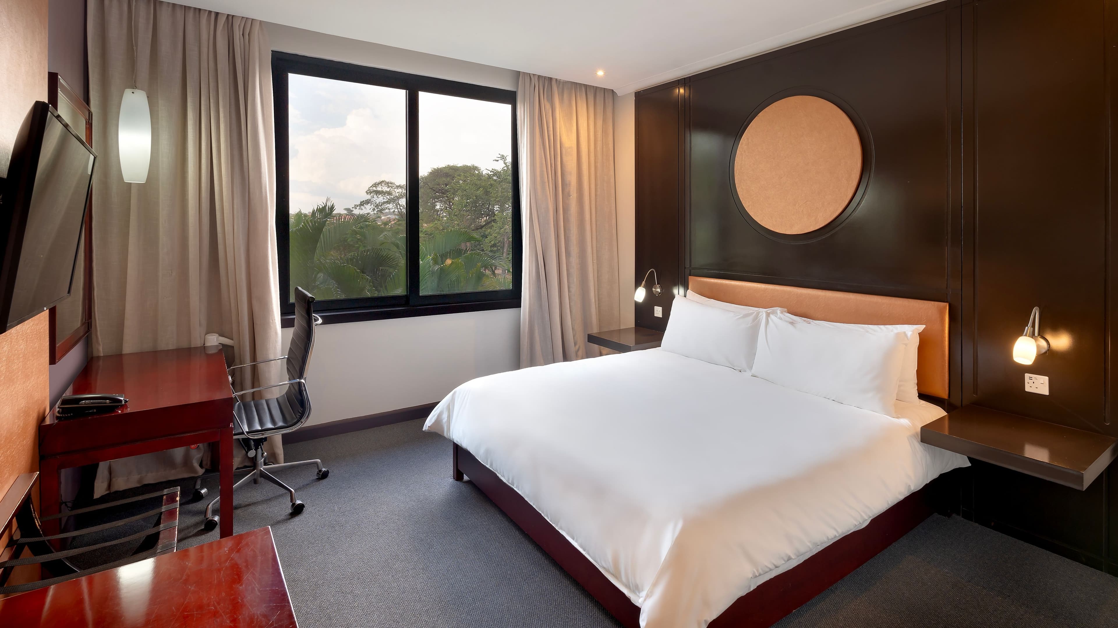 Deluxe Guest room - Image 8