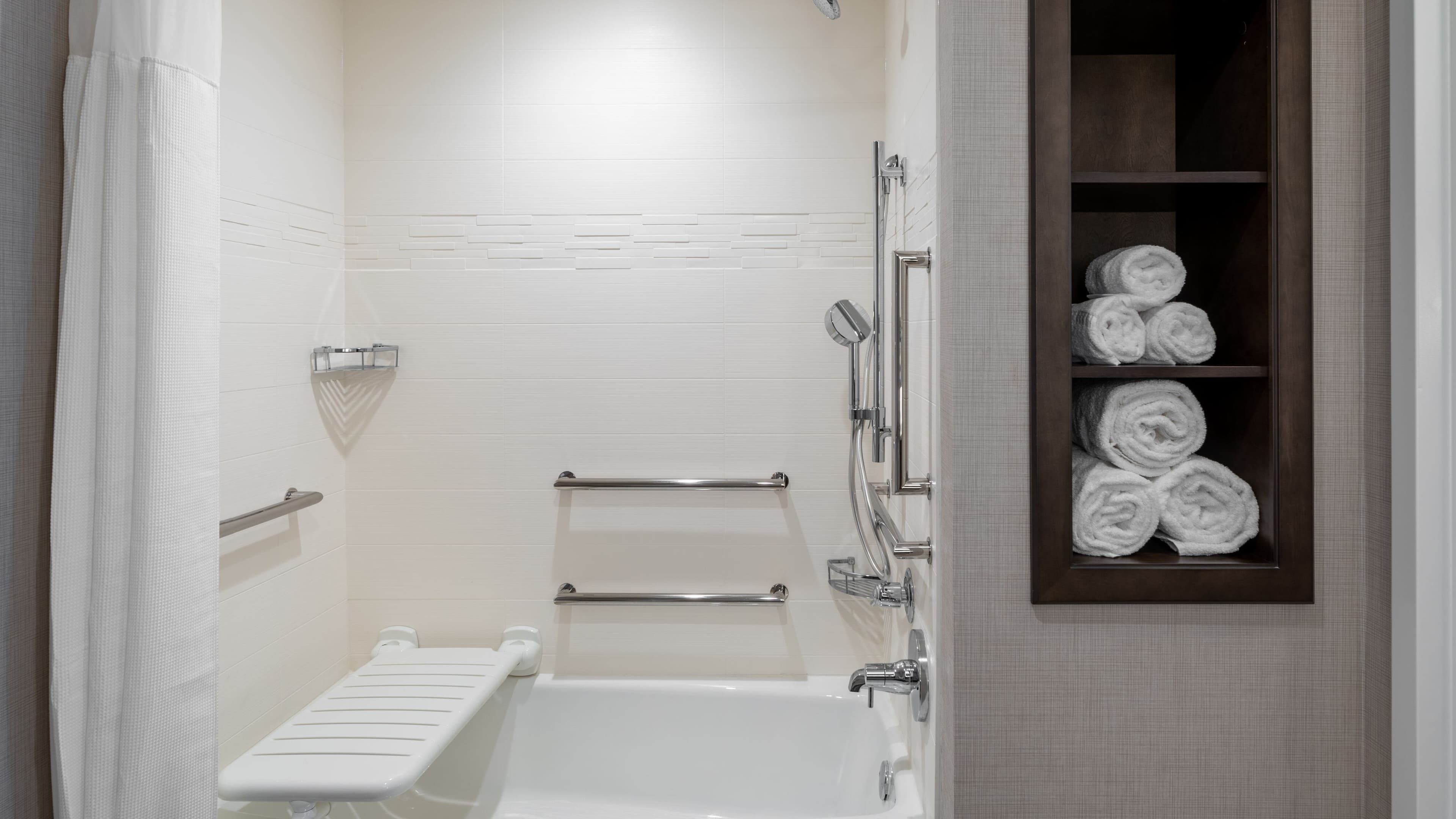 Larger Studio - Image 9