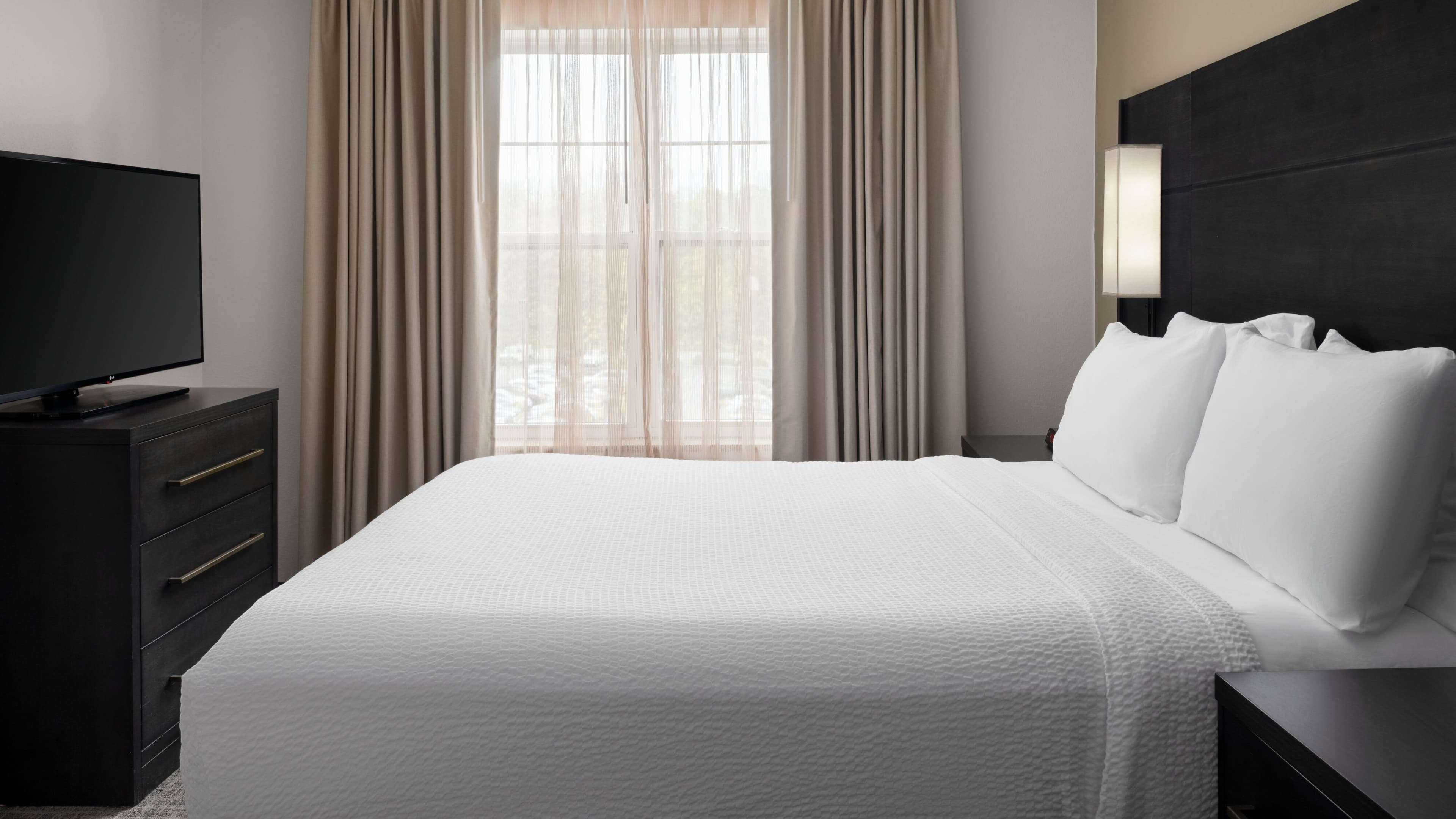 1 Bedroom Suite - Image 3