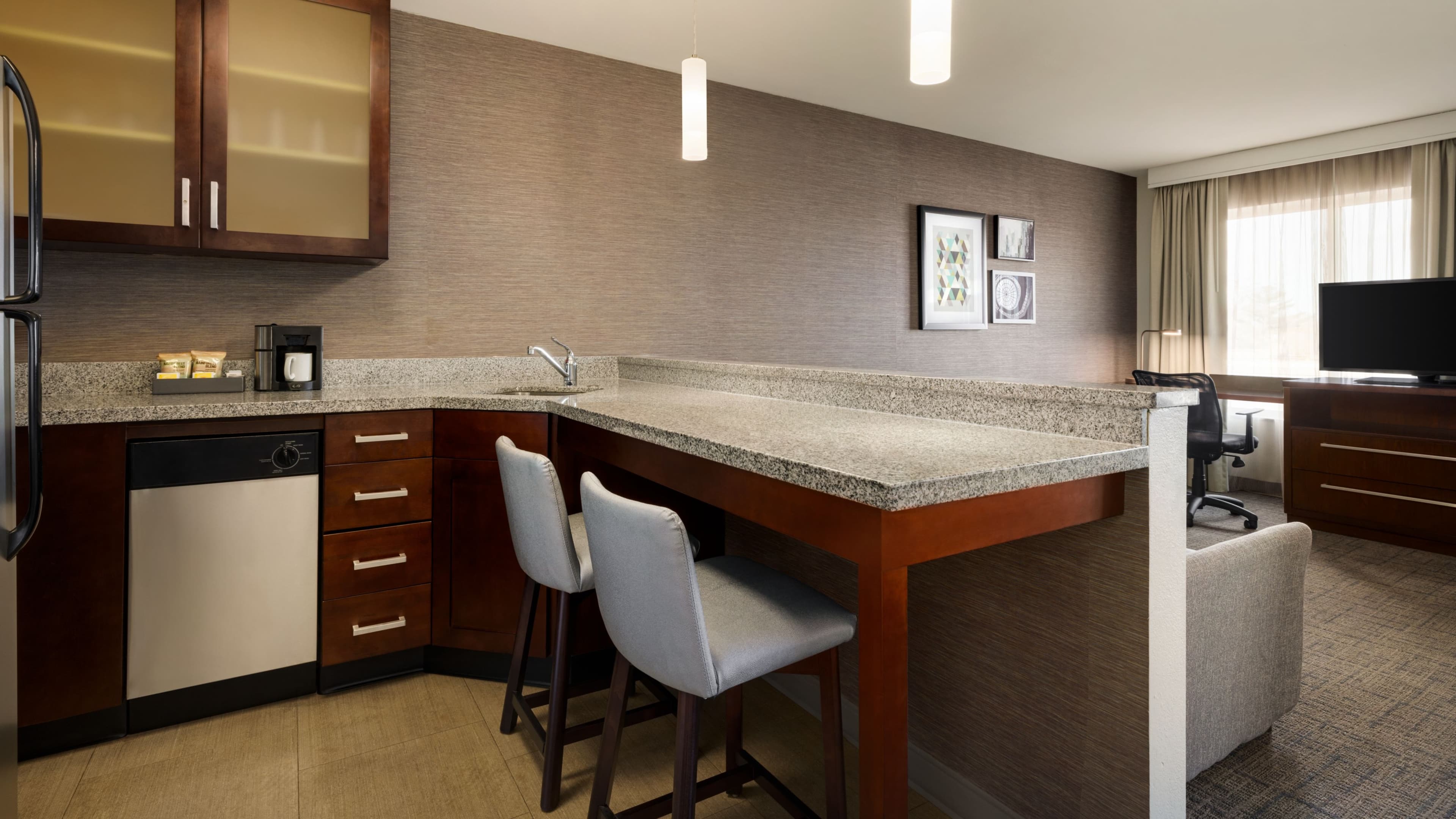 1 Bedroom Suite - Image 3