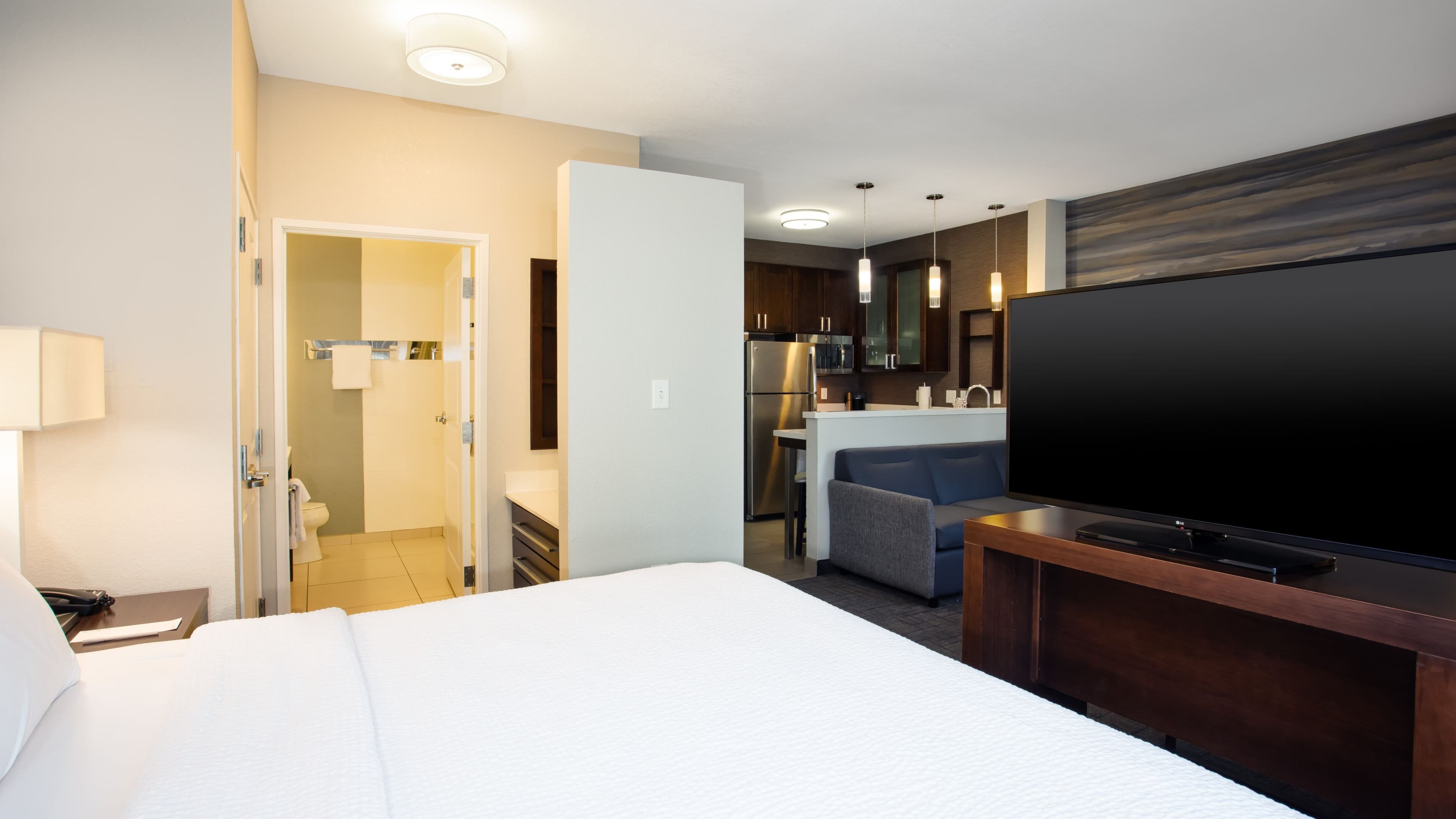 1 Bedroom Suite - Image 3