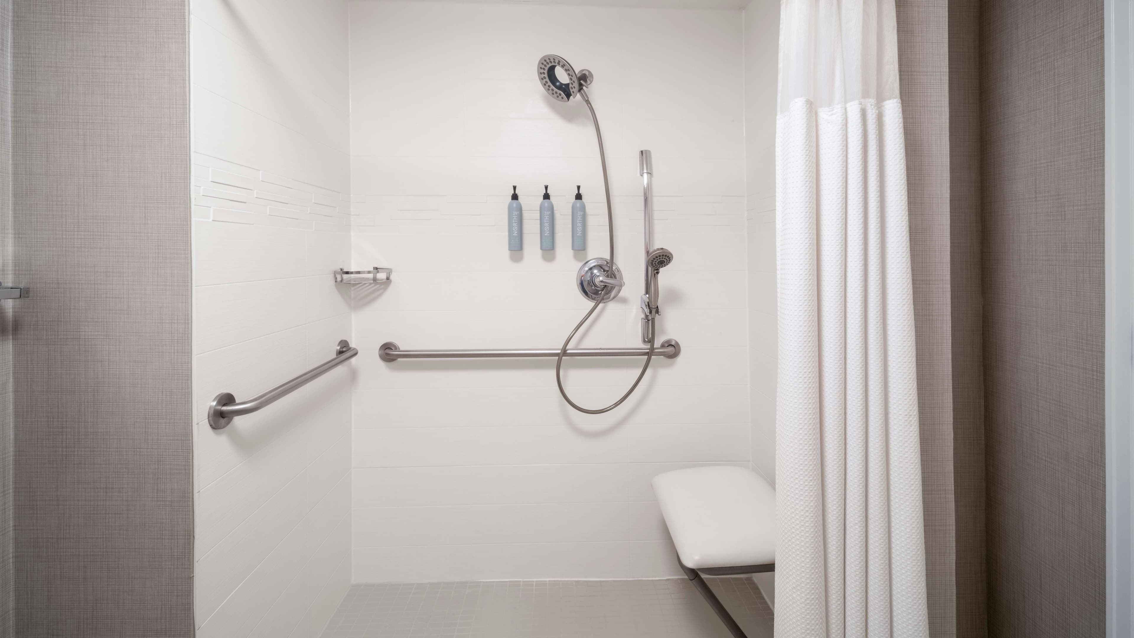 1 Bedroom 2 room Suite - Image 7