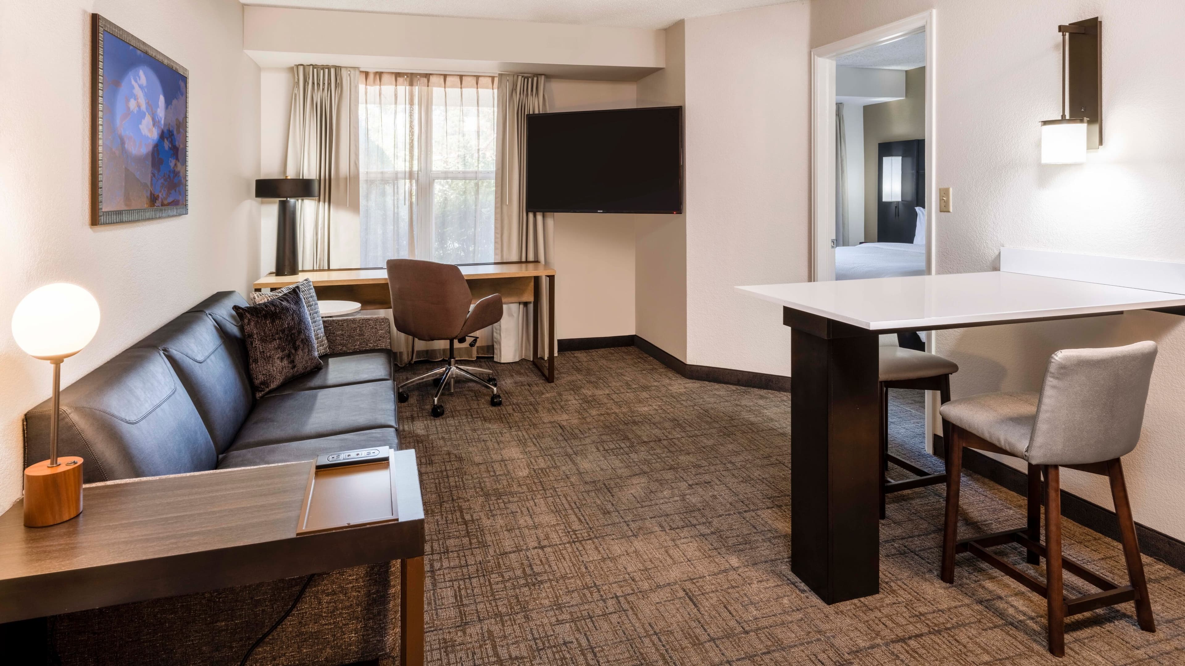 1 Bedroom 2 room Suite - Image 1