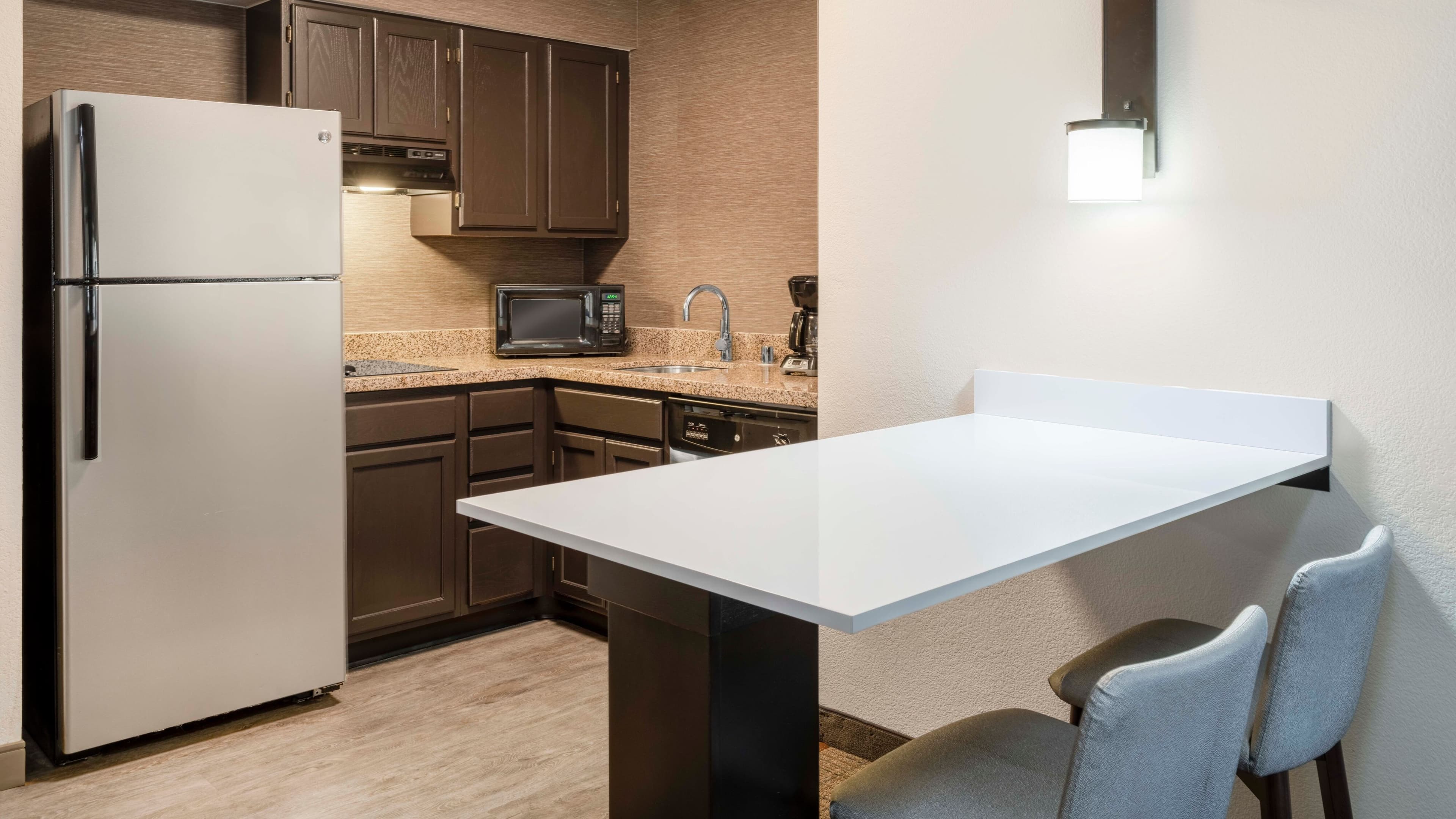 1 Bedroom 2 room Suite - Image 5