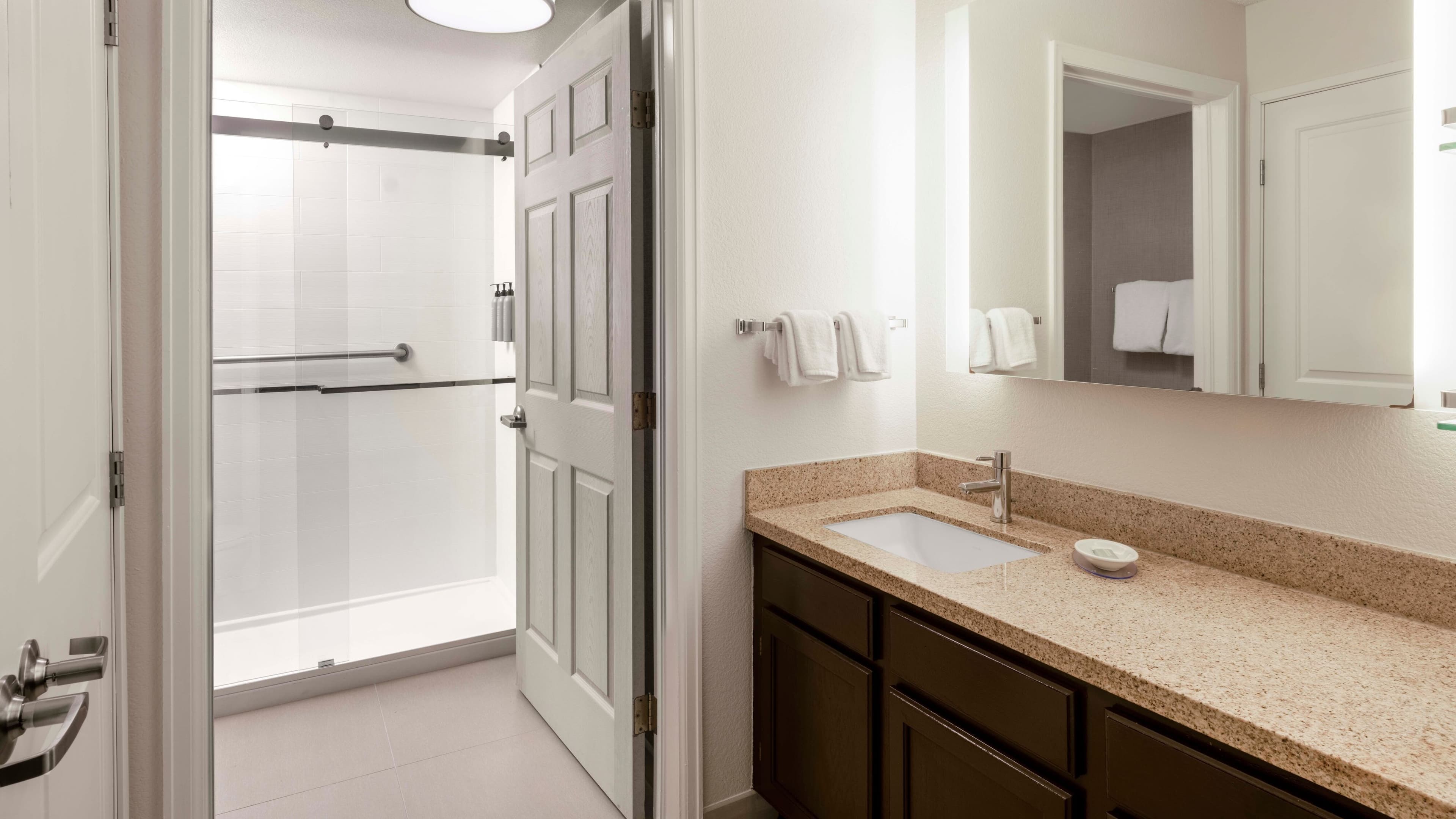 1 Bedroom 2 room Suite - Image 6