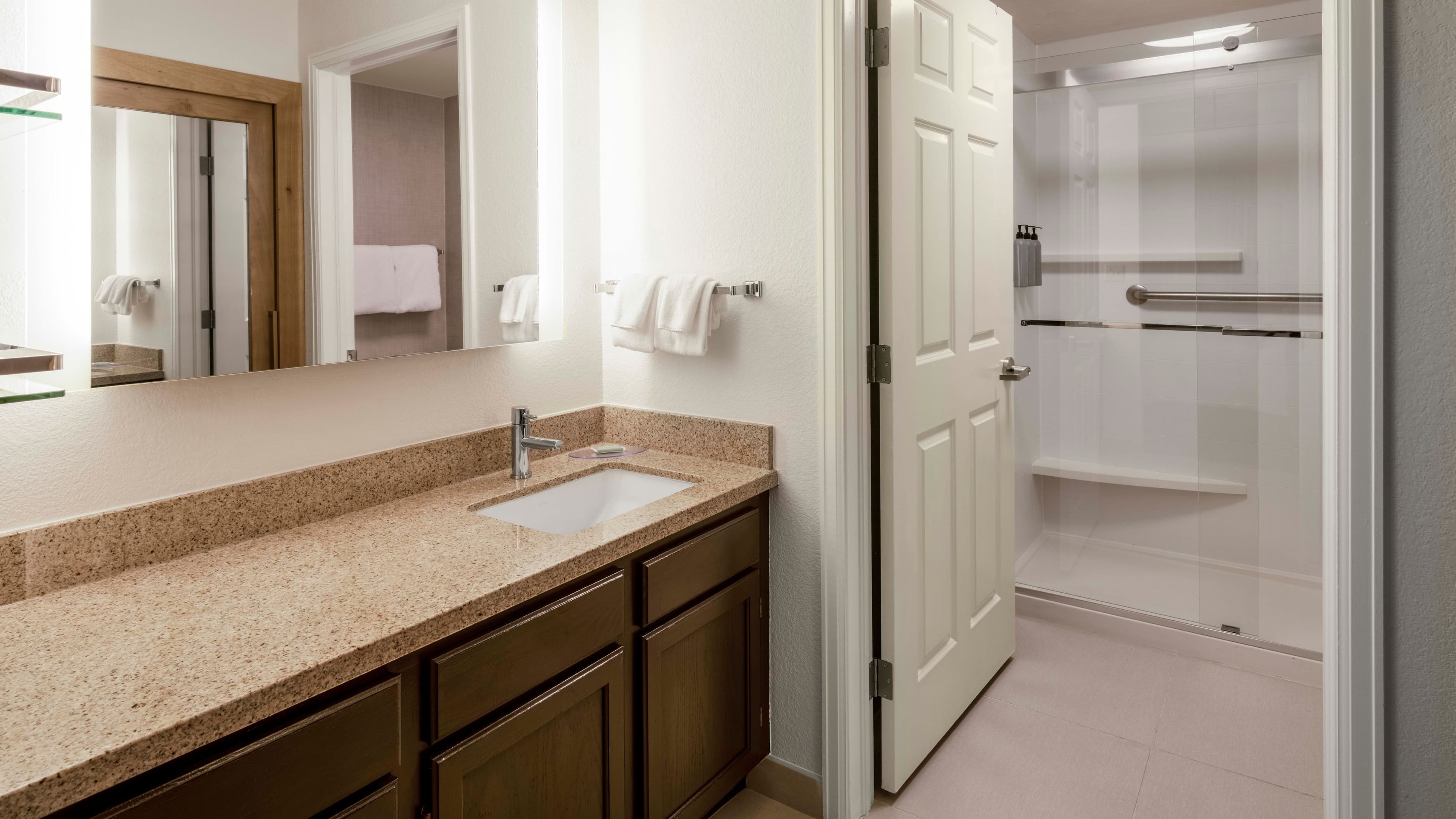 1 Bedroom 2 room Suite - Image 2