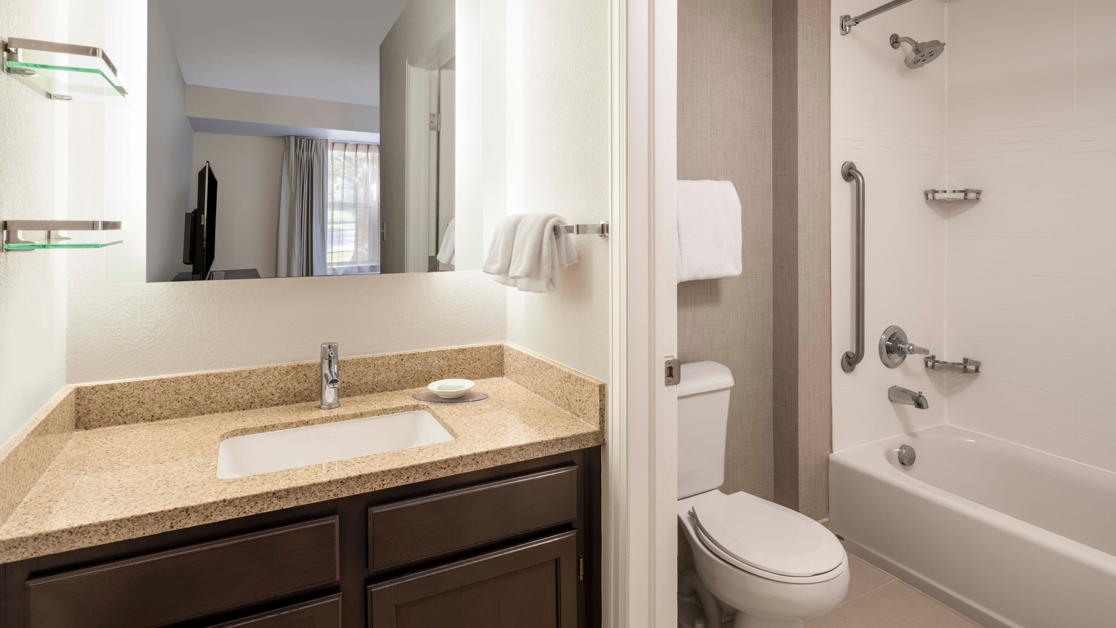 1 Bedroom 2 room Suite - Image 3