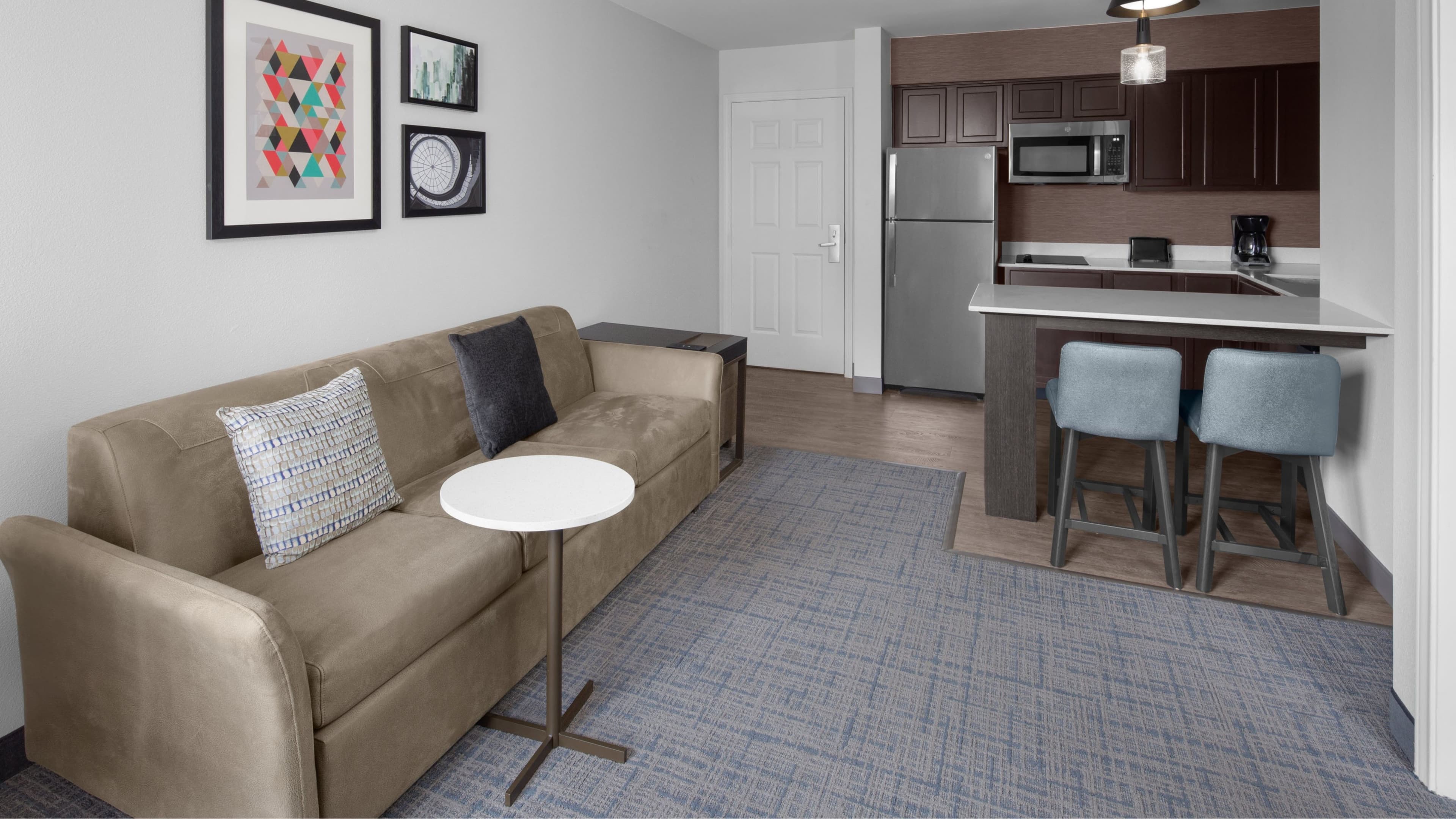 1 Bedroom Suite - Image 1