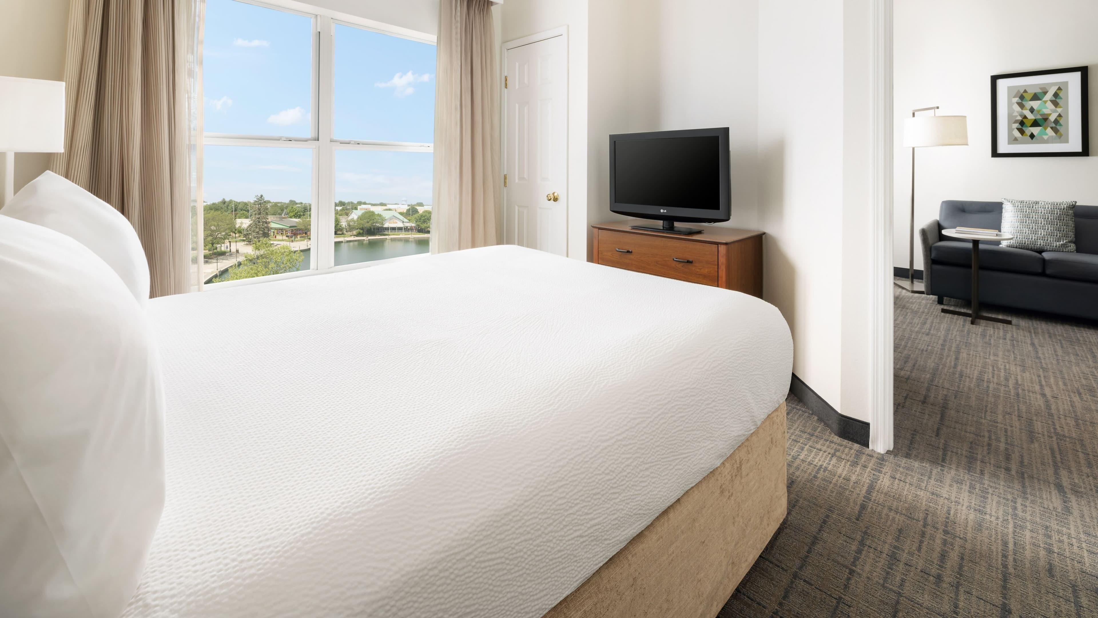 1 Bedroom Suite - Image 3