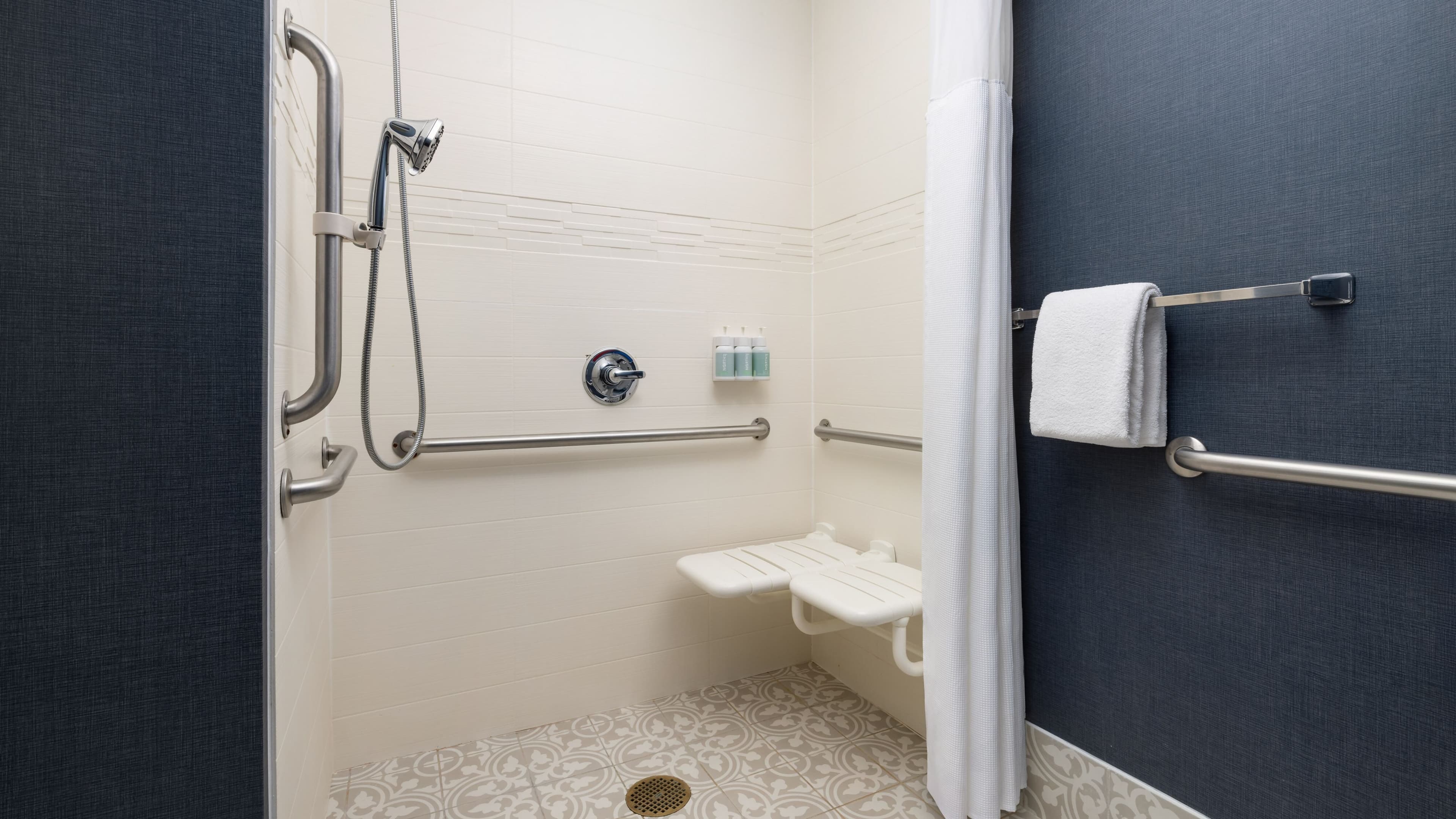 1 Bedroom Suite - Image 10