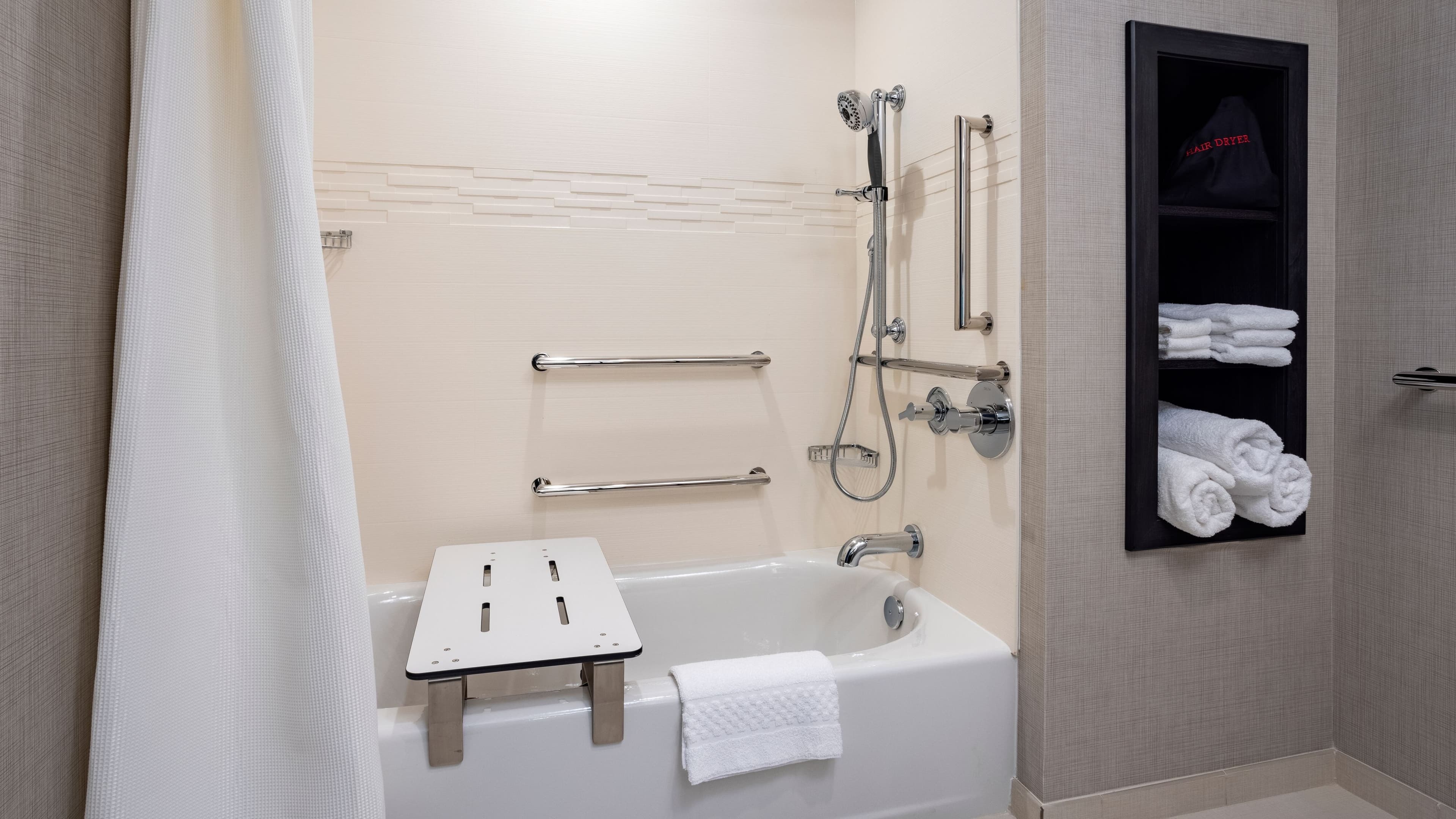 1 Bedroom 2 room Suite - Image 7