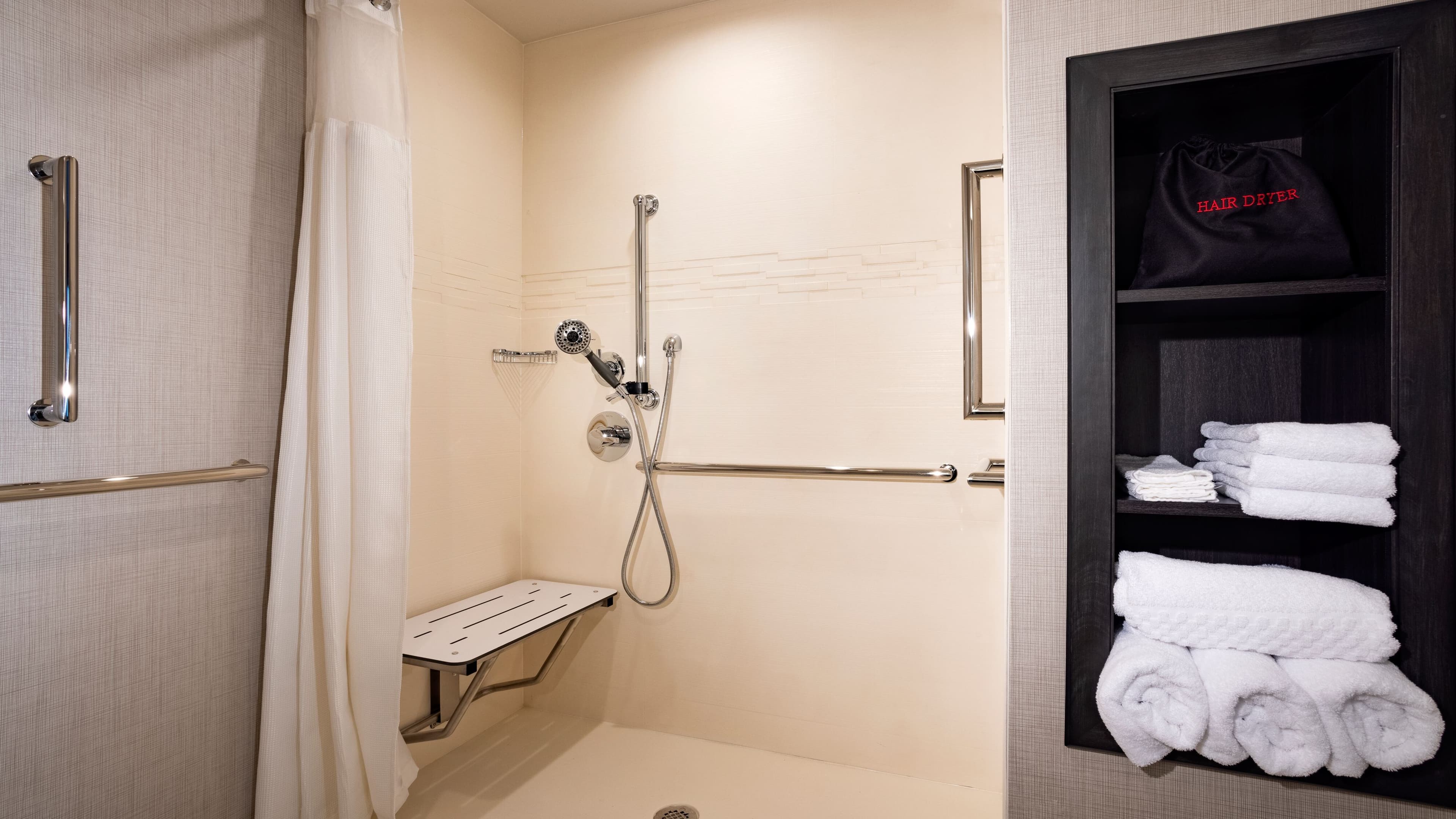 1 Bedroom 2 room Suite - Image 6