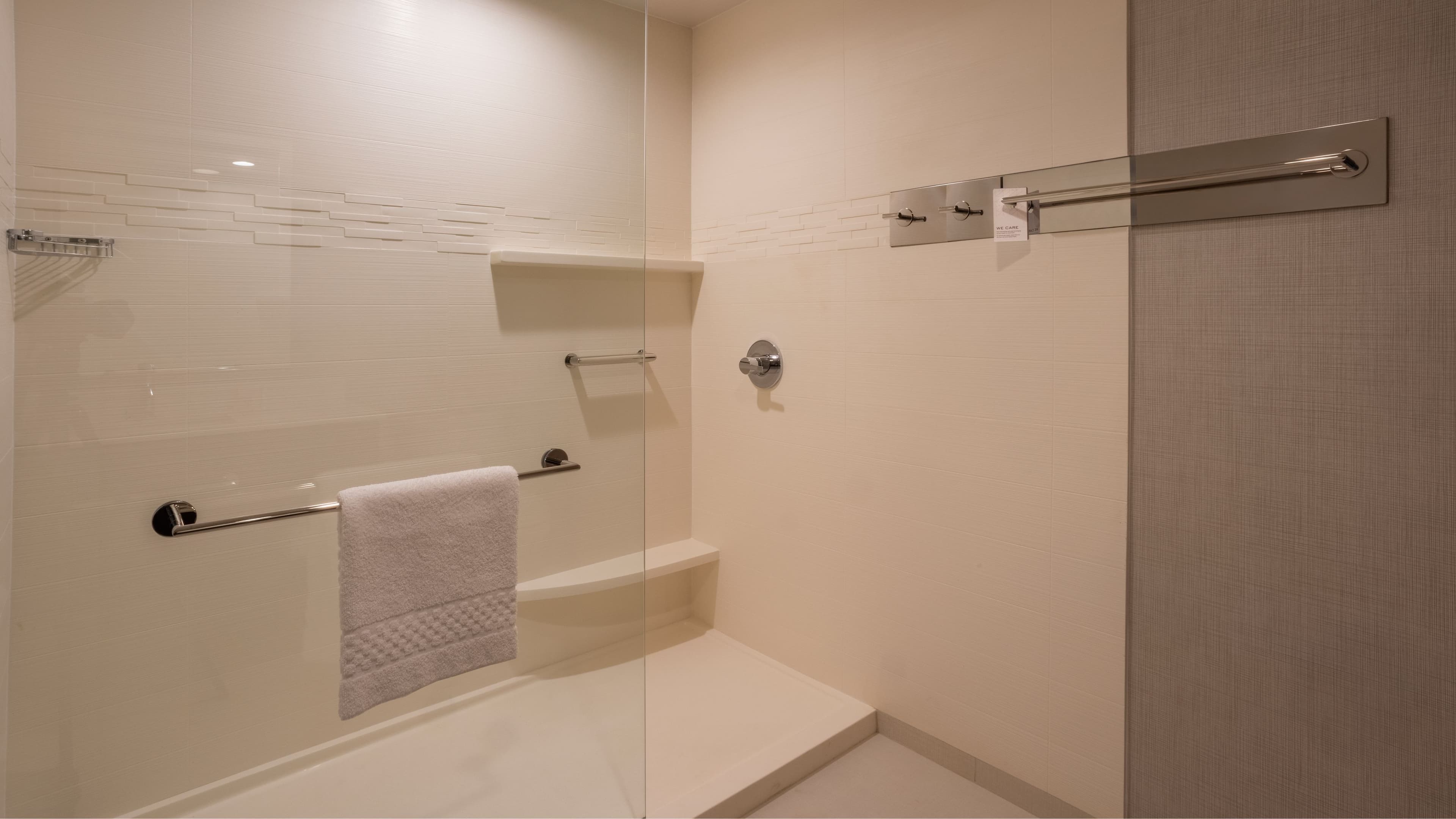 1 Bedroom 2 room Suite - Image 4