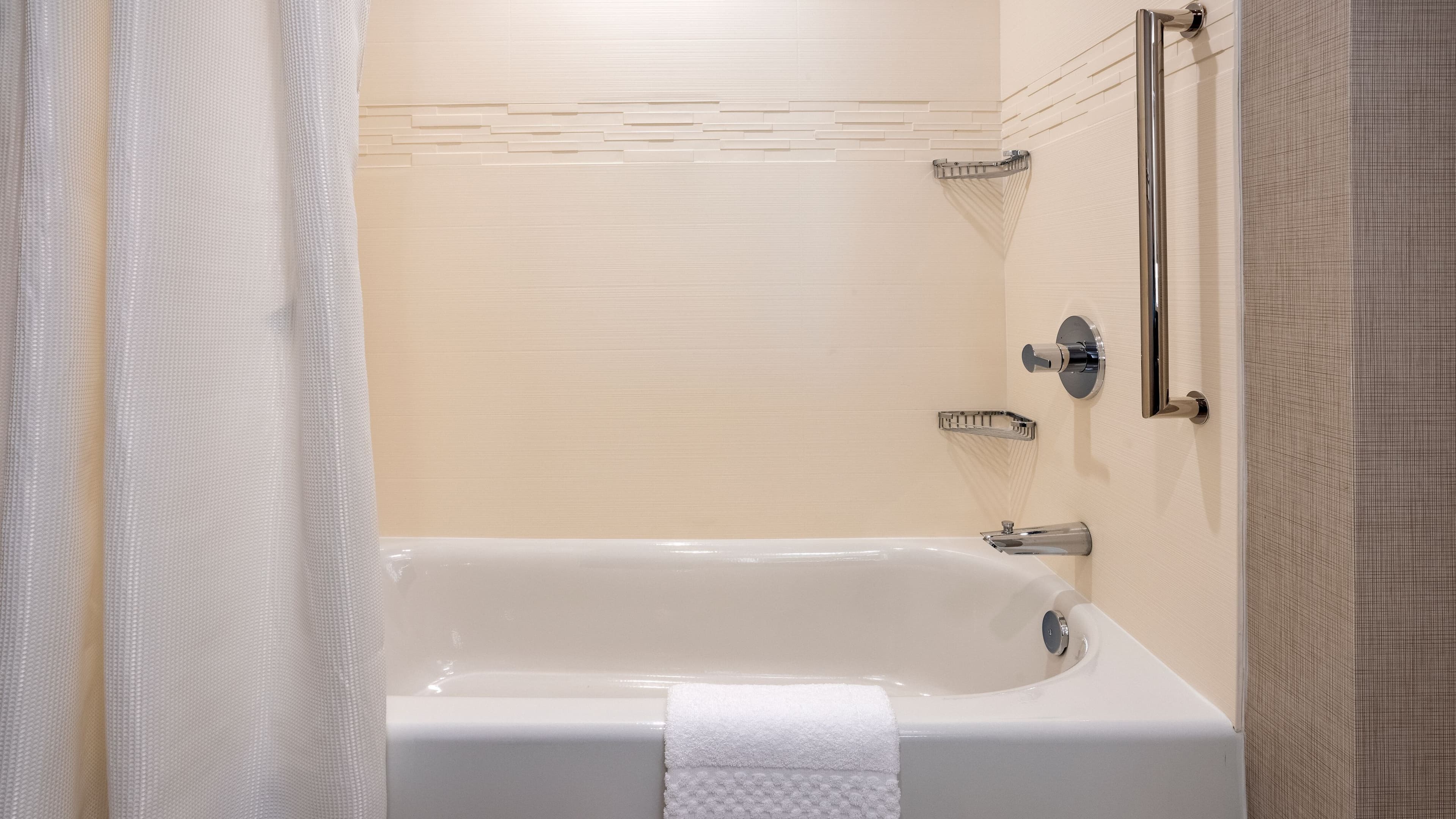 1 Bedroom 2 room Suite - Image 5