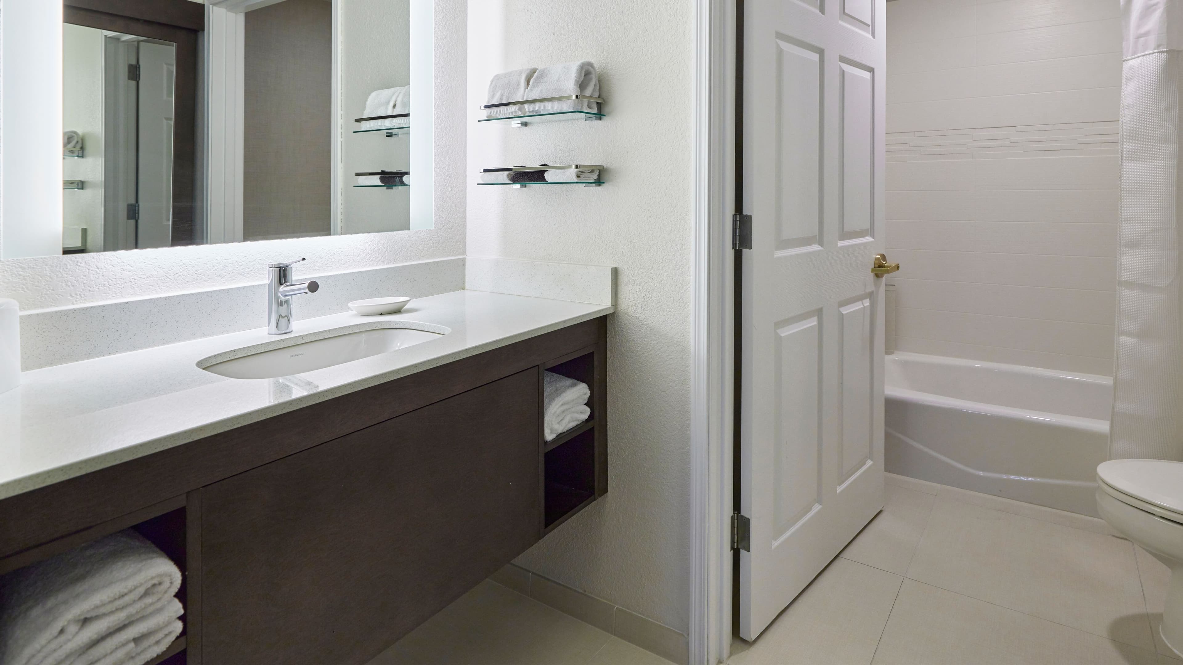 1 Bedroom Suite - Image 4